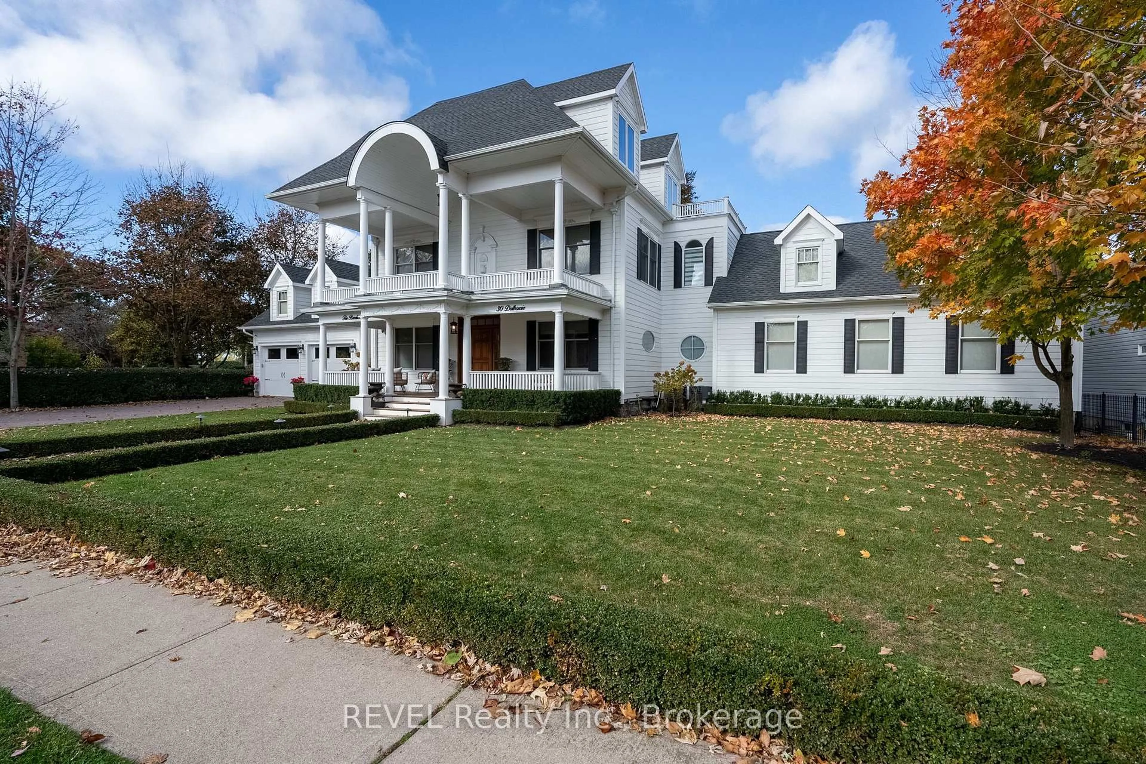 Home with vinyl exterior material, unknown for 30 Dalhousie Ave, St. Catharines Ontario L2N 4W4
