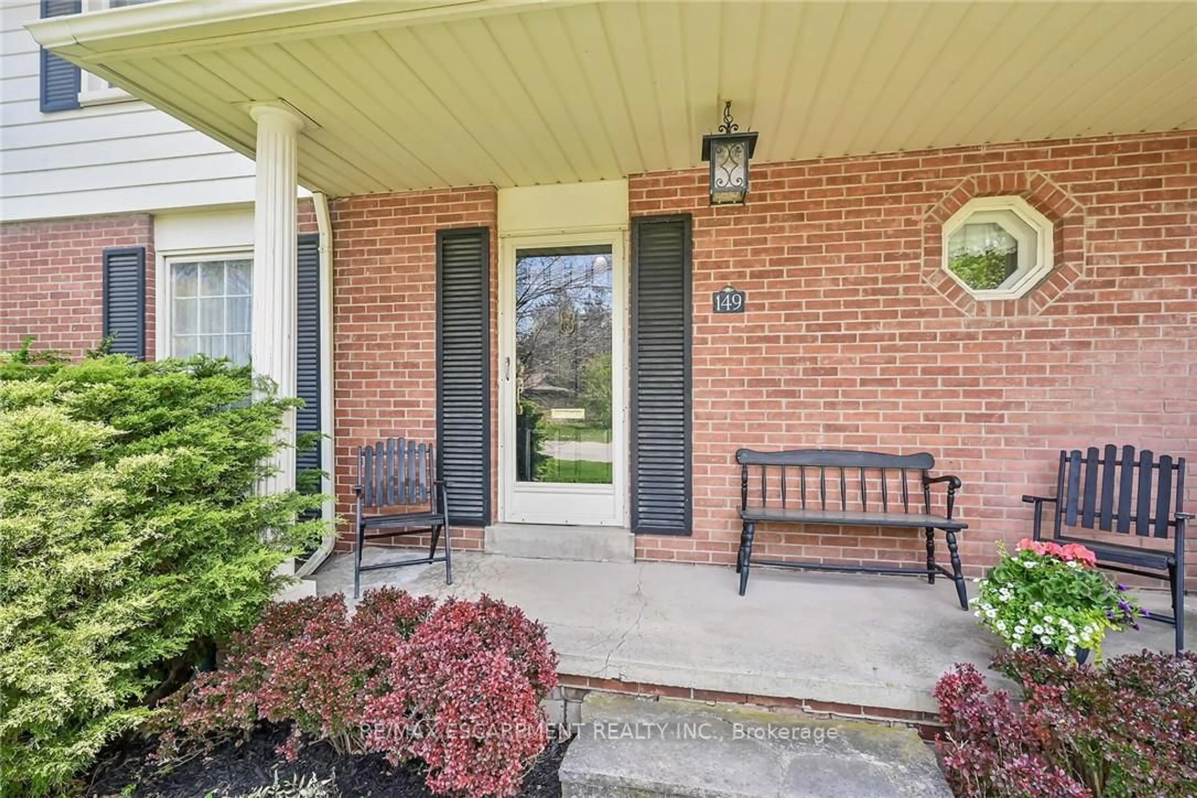 Indoor entryway for 149 Lowden Ave, Hamilton Ontario L9G 3A4