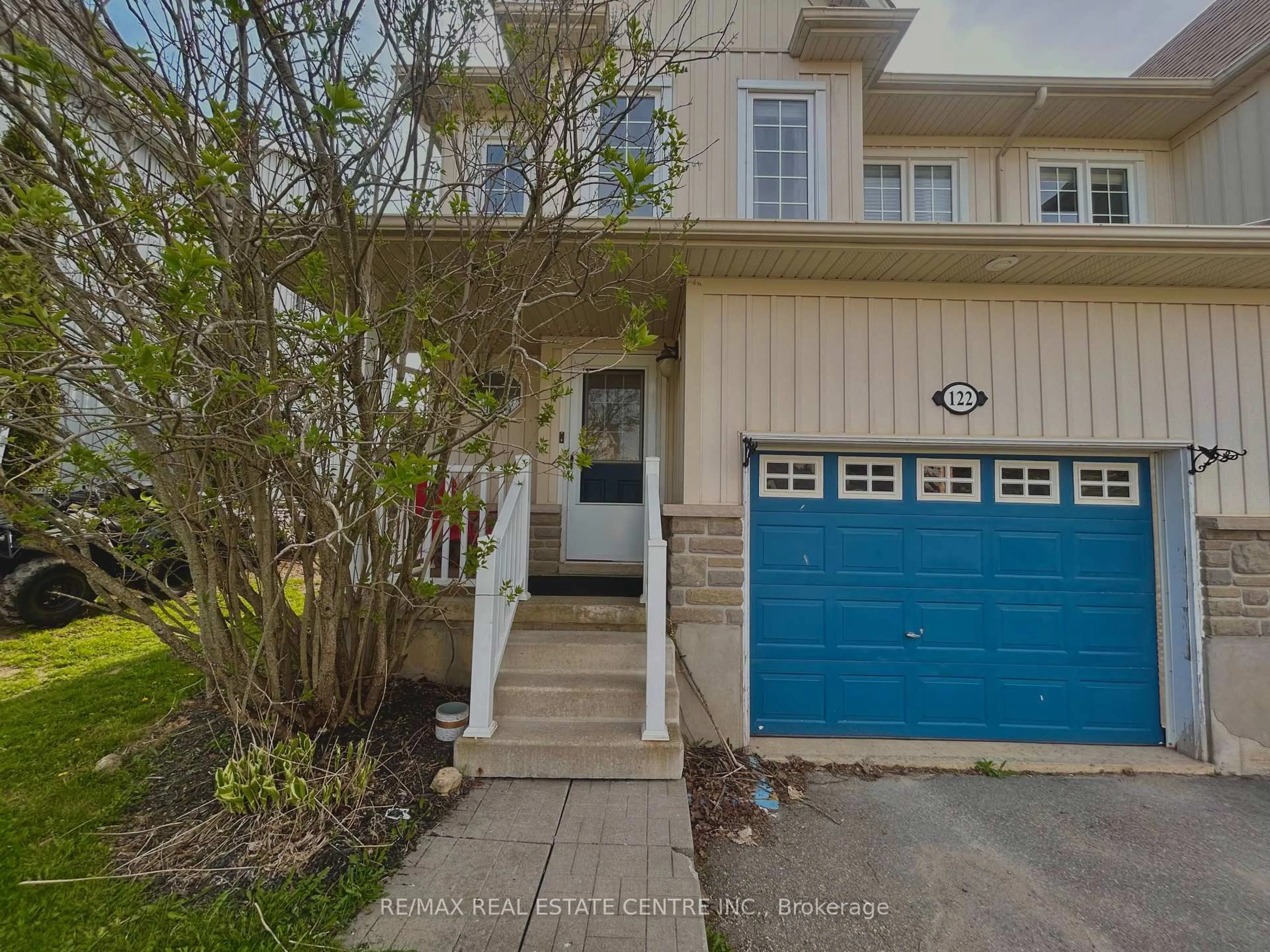 A pic from outside/outdoor area/front of a property/back of a property/a pic from drone, street for 122 Marion St, Shelburne Ontario L9V 3C2