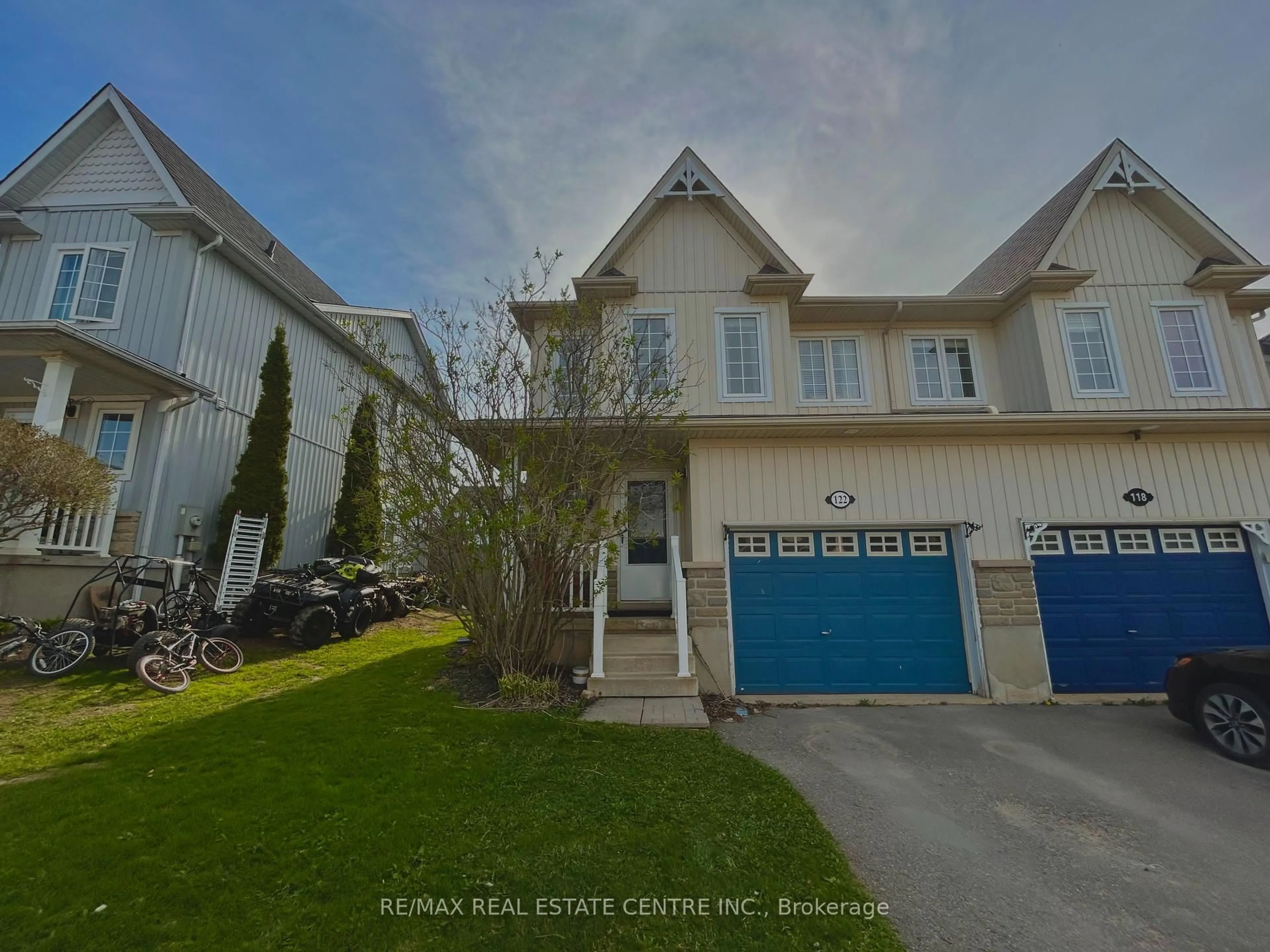 A pic from outside/outdoor area/front of a property/back of a property/a pic from drone, street for 122 Marion St, Shelburne Ontario L9V 3C2