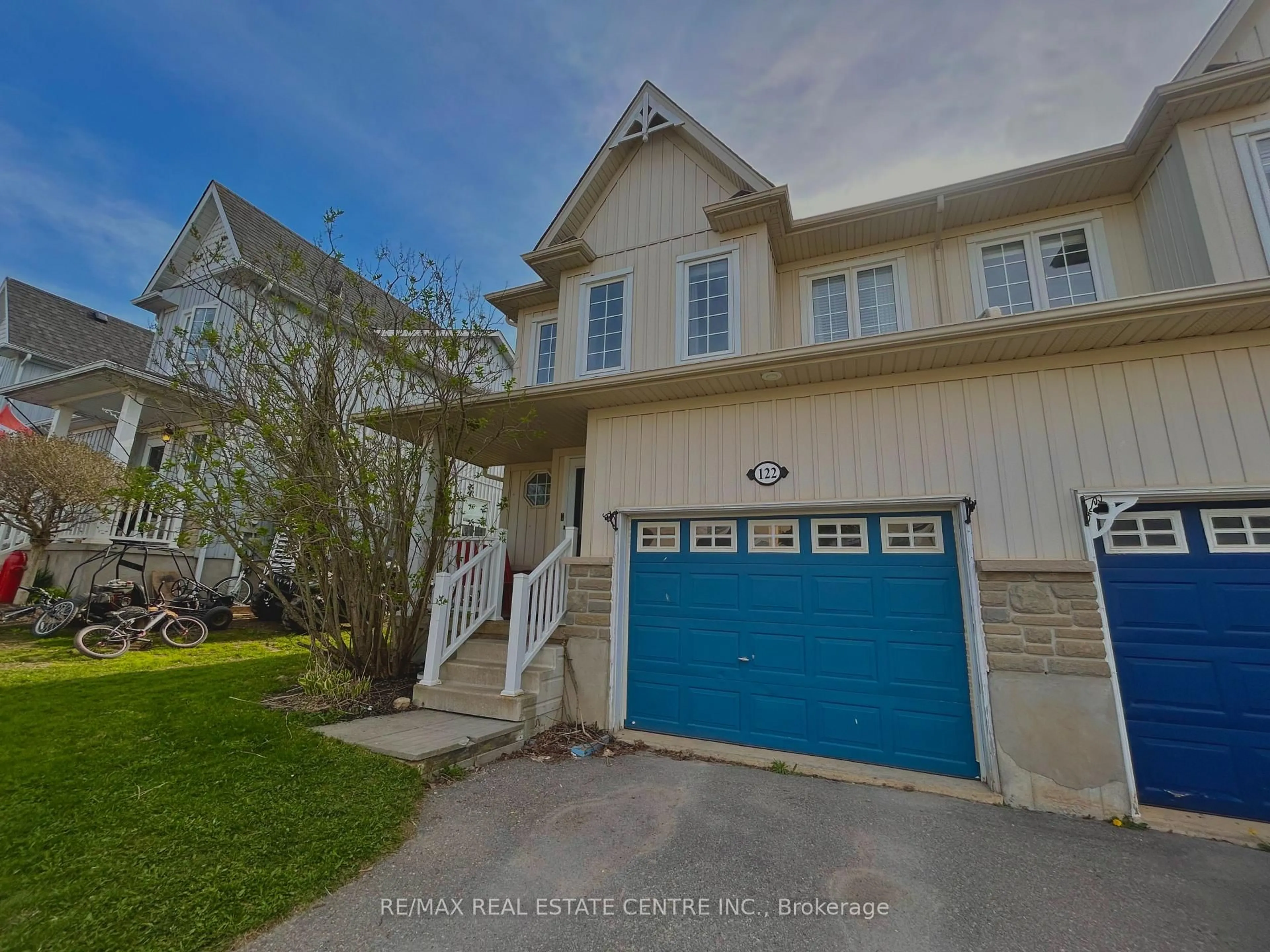 A pic from outside/outdoor area/front of a property/back of a property/a pic from drone, street for 122 Marion St, Shelburne Ontario L9V 3C2