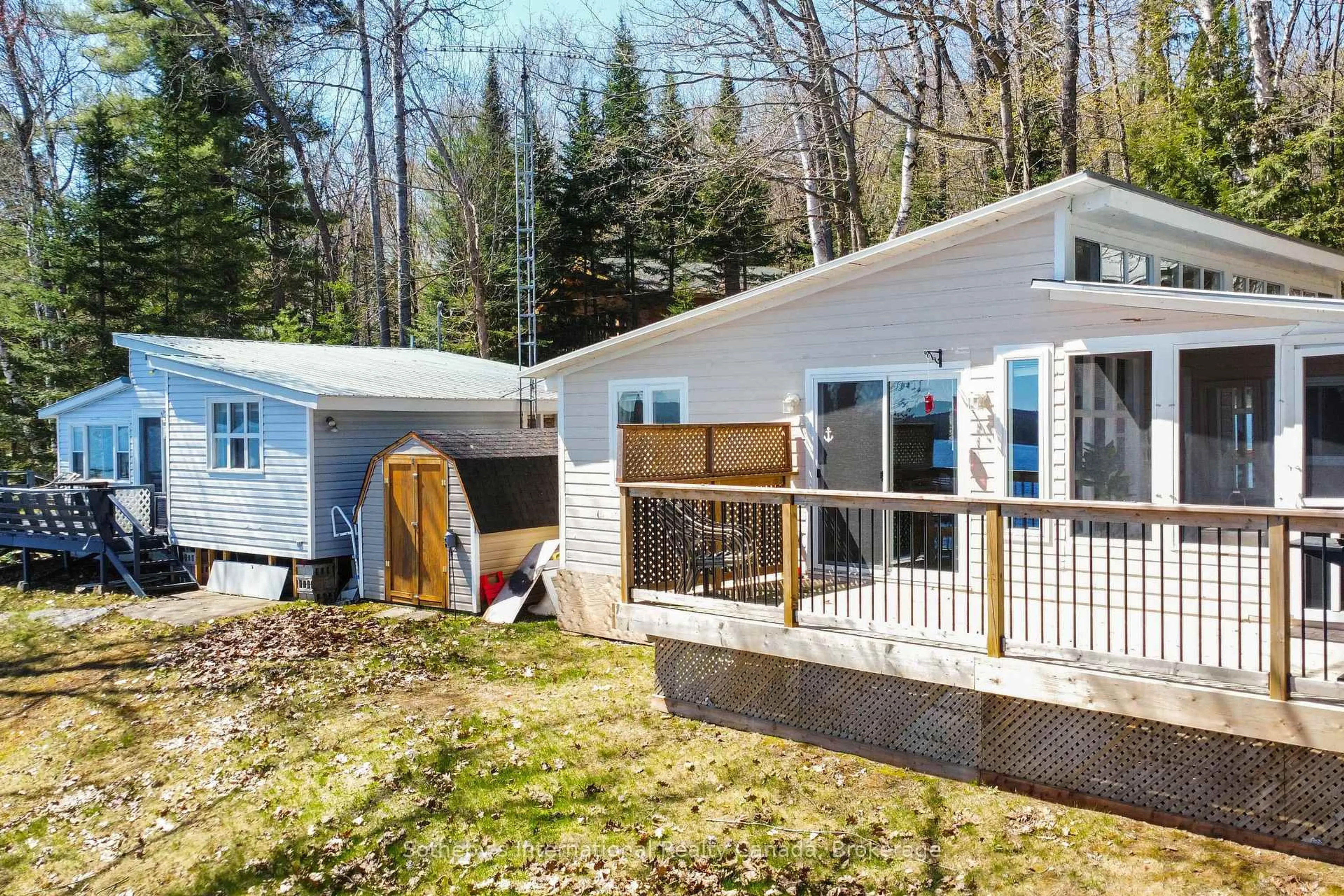 Home with vinyl exterior material, unknown for 1028 Hillcrest Lane, Algonquin Highlands Ontario K0M 1S0