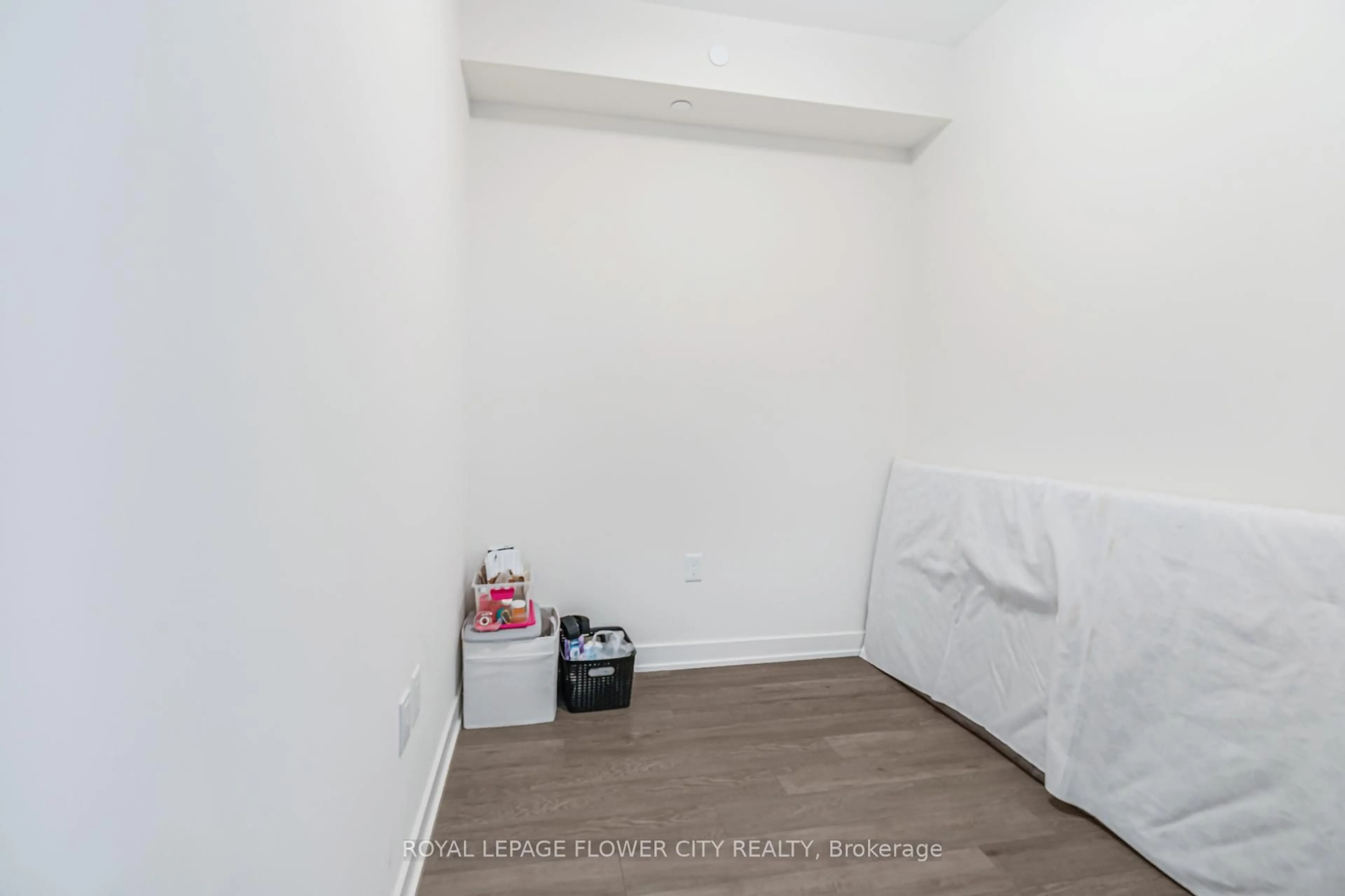 A pic of a room for 212 King William St #907, Hamilton Ontario L8R 0A7