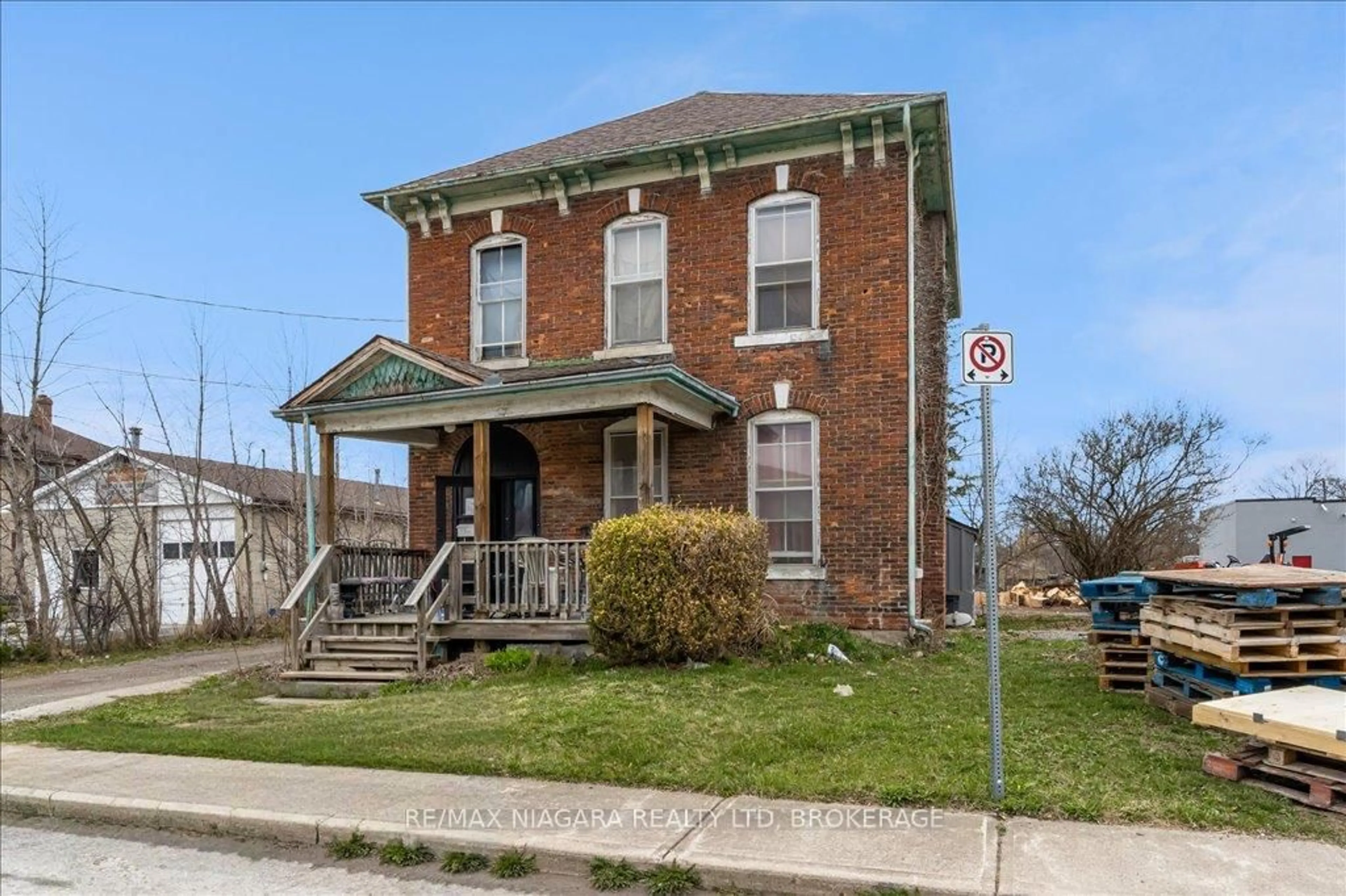 Home with brick exterior material, street for 49 Turner Cres, St. Catharines Ontario L2P 2H8