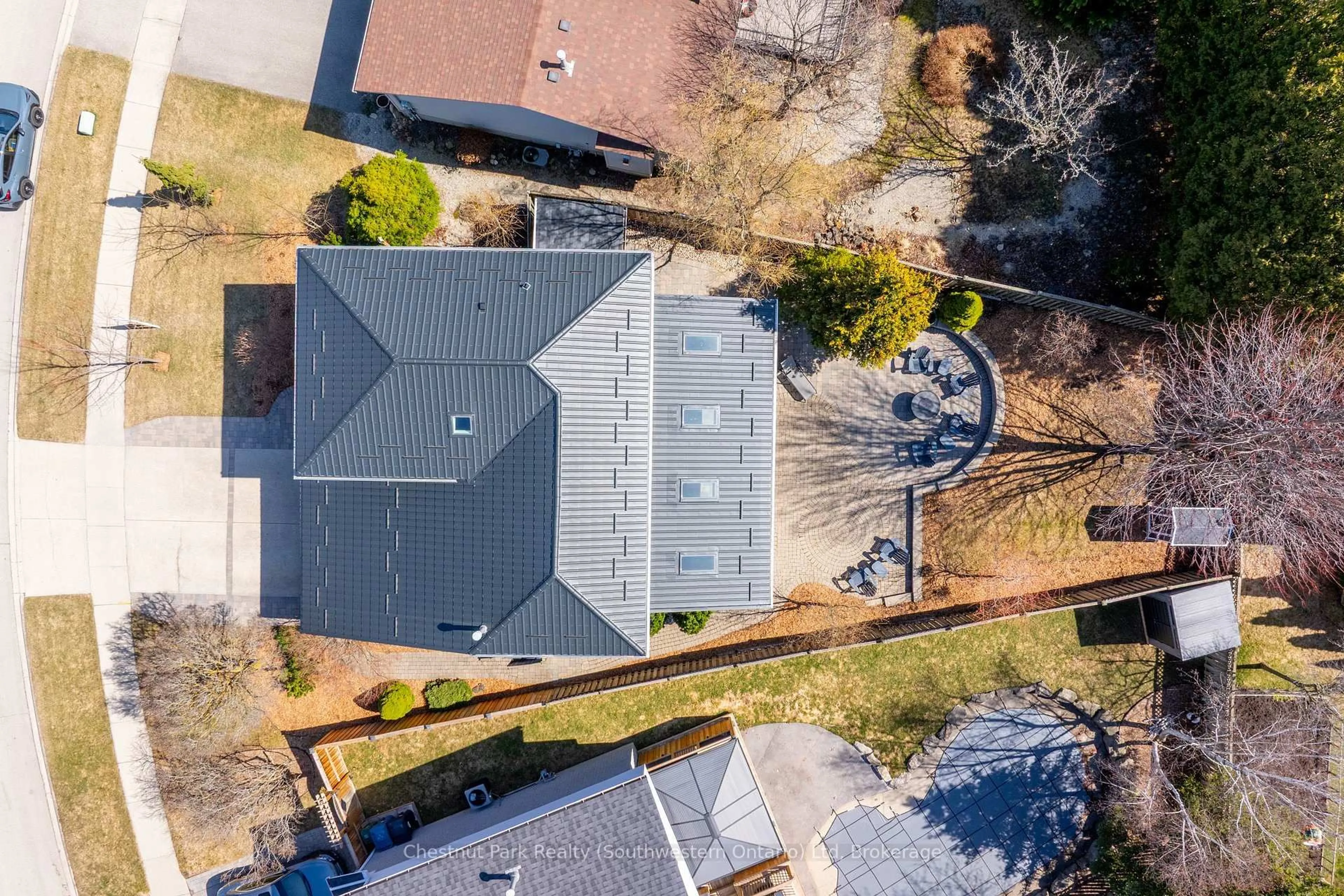 A pic from outside/outdoor area/front of a property/back of a property/a pic from drone, street for 31 Cherrywood Dr, Guelph Ontario N1K 1R7