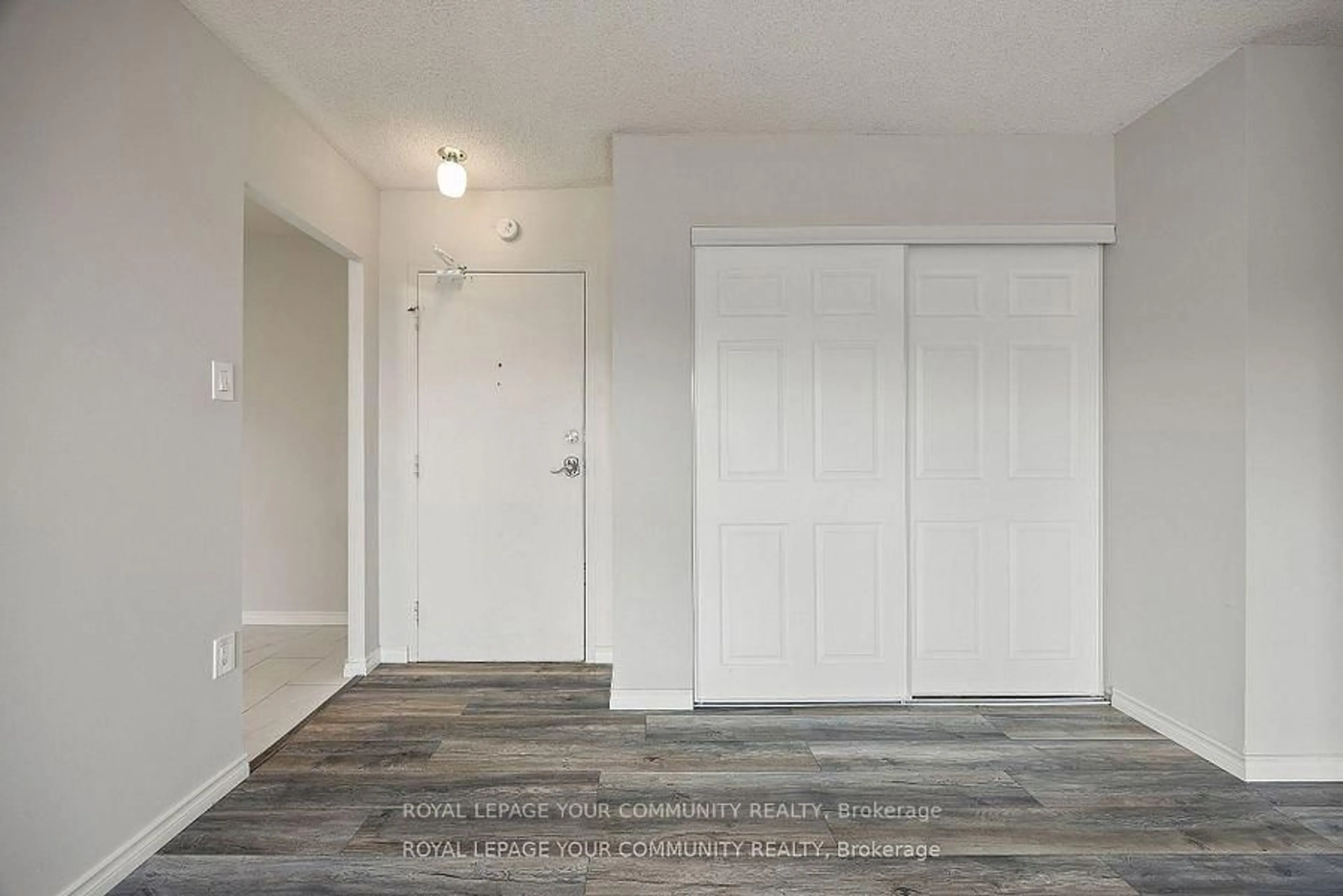 Indoor entryway for 1966 Main St #808, Hamilton Ontario L8S 1J6