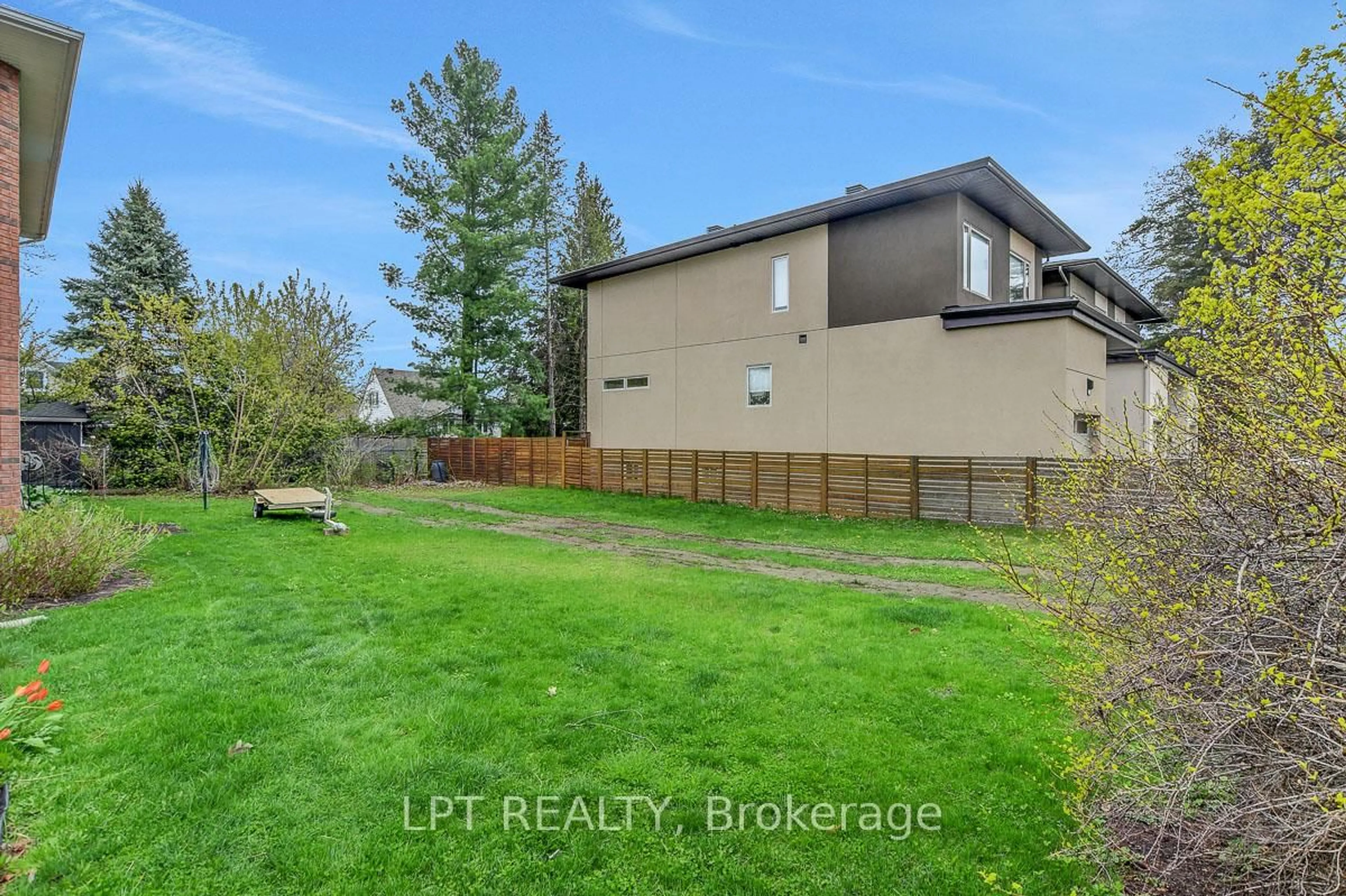 A pic from outside/outdoor area/front of a property/back of a property/a pic from drone, water/lake/river/ocean view for 10B Ashburn Dr, Ottawa Ontario K2E 6N3