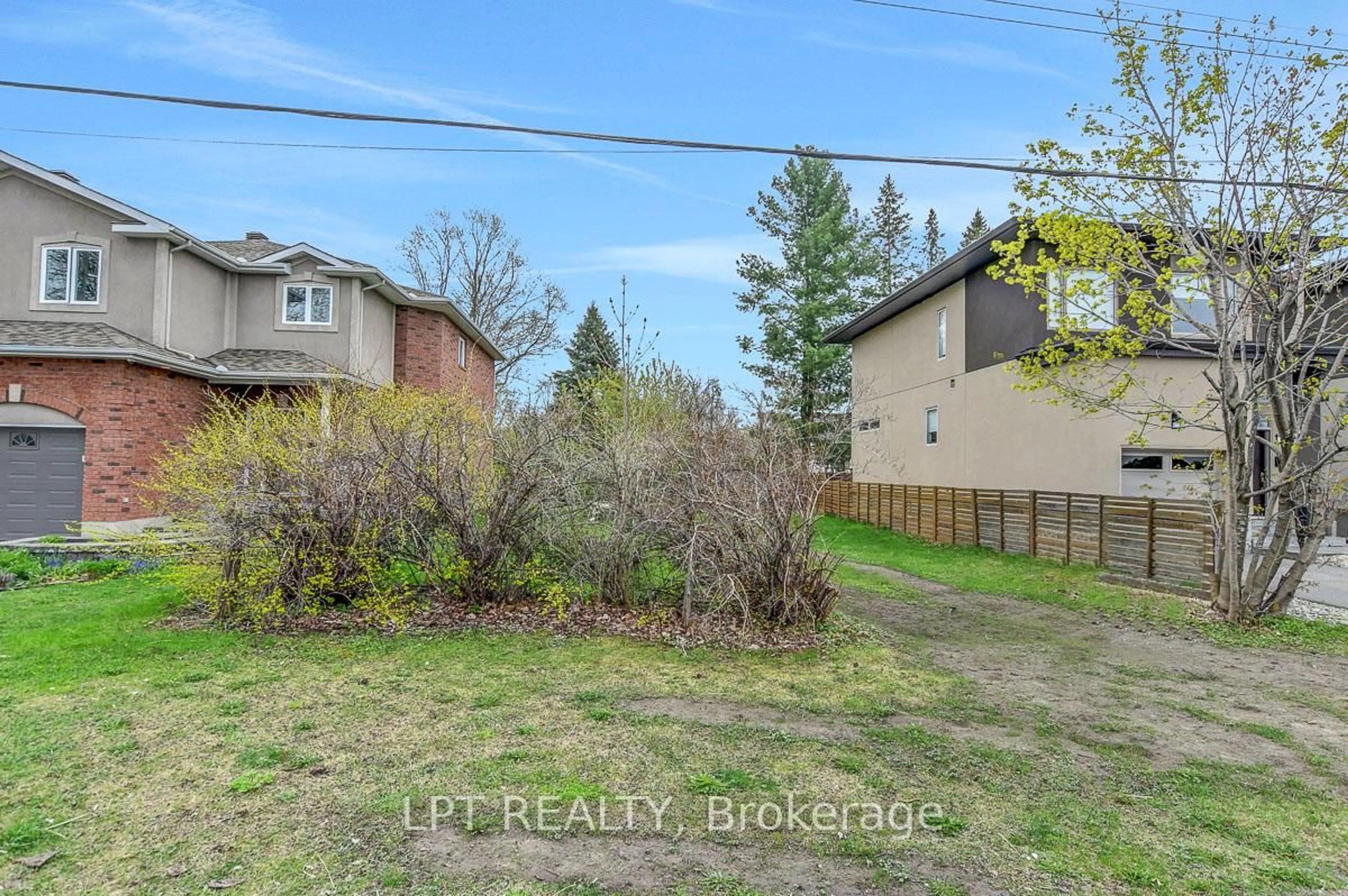 A pic from outside/outdoor area/front of a property/back of a property/a pic from drone, street for 10B Ashburn Dr, Ottawa Ontario K2E 6N3