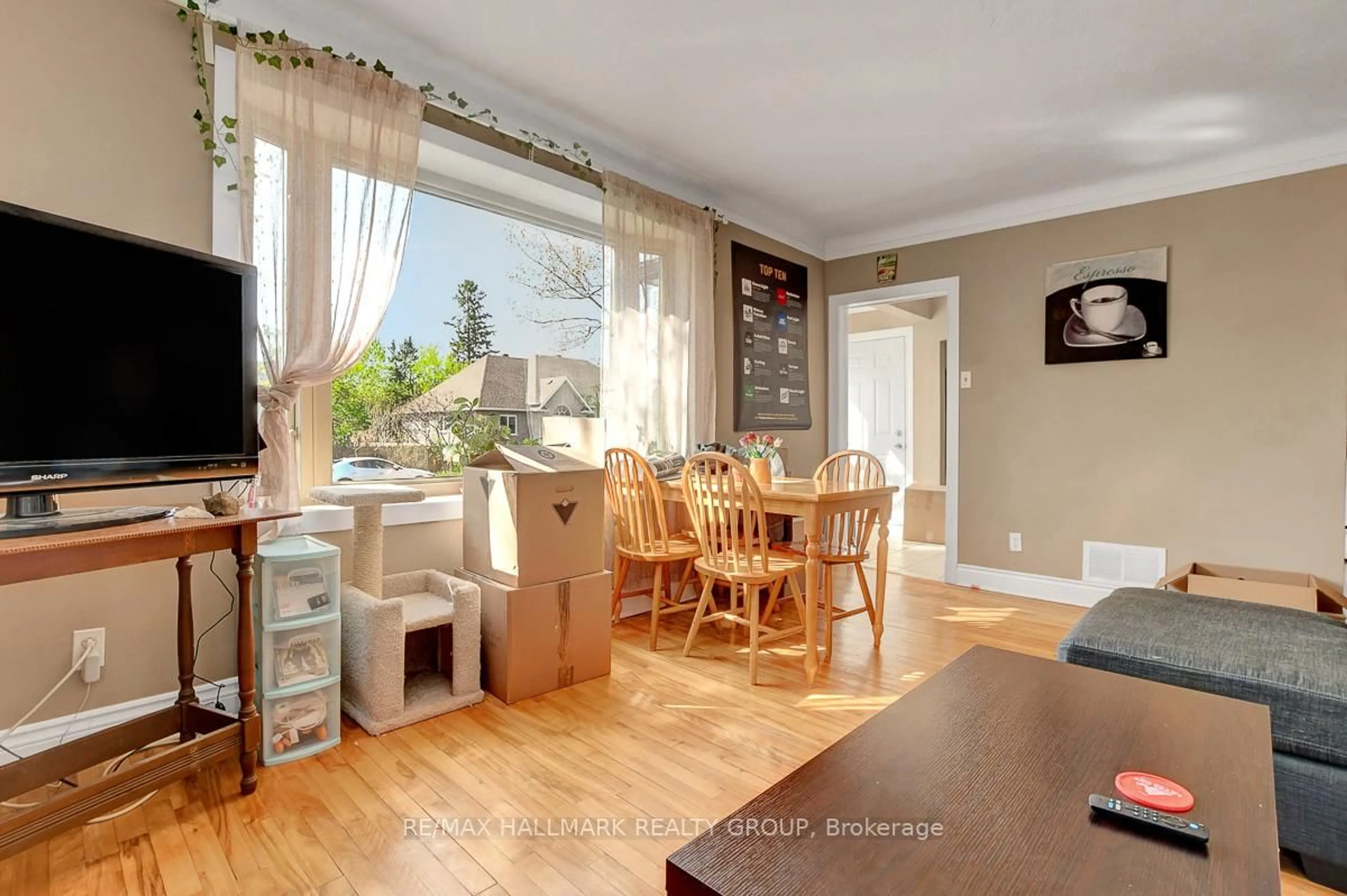Open concept kitchen, wood/laminate floor for 89 Tower Rd, Ottawa Ontario K2G 2G1