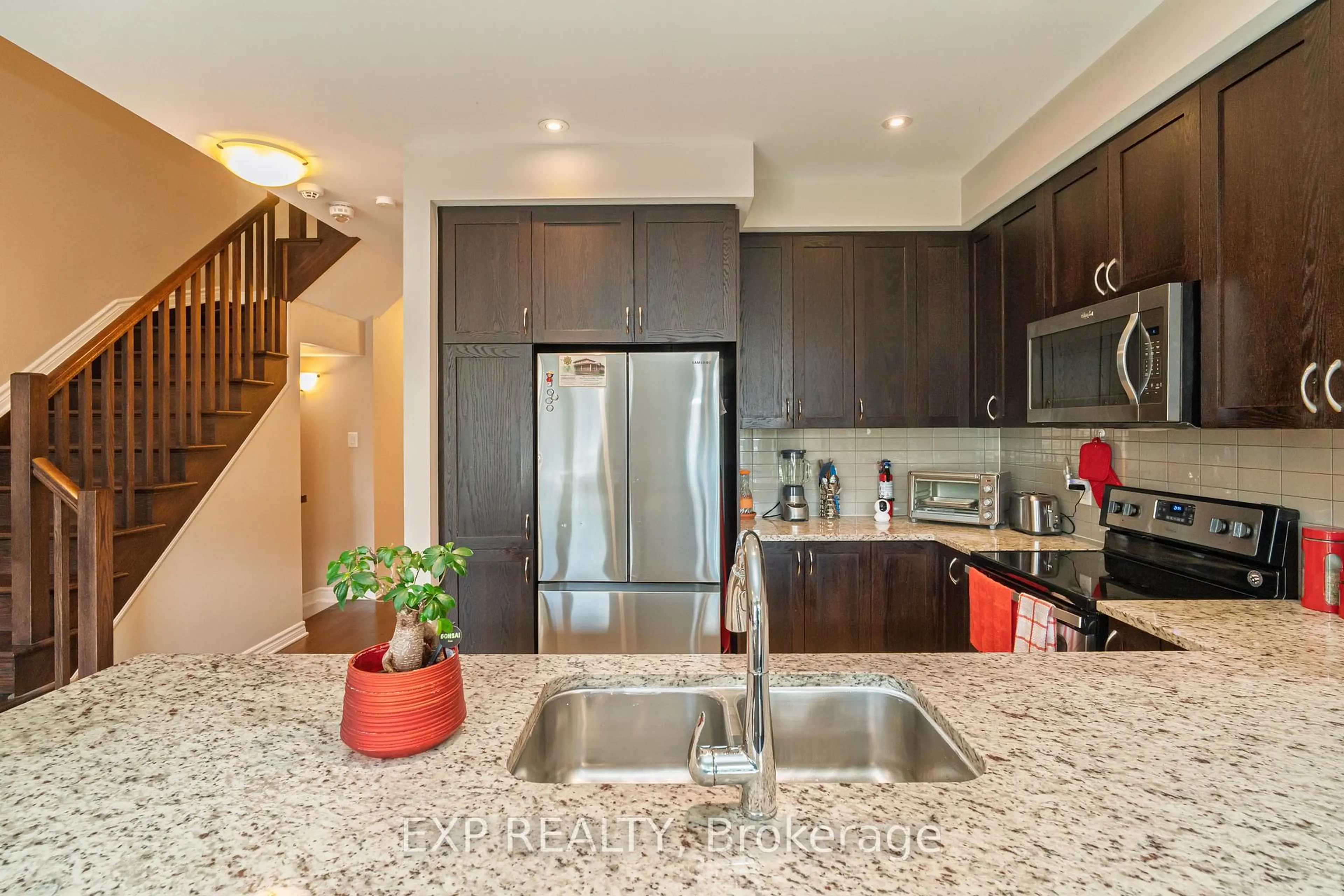 Open concept kitchen, unknown for 815 Cedar Creek Dr, Ottawa Ontario K1T 0N5