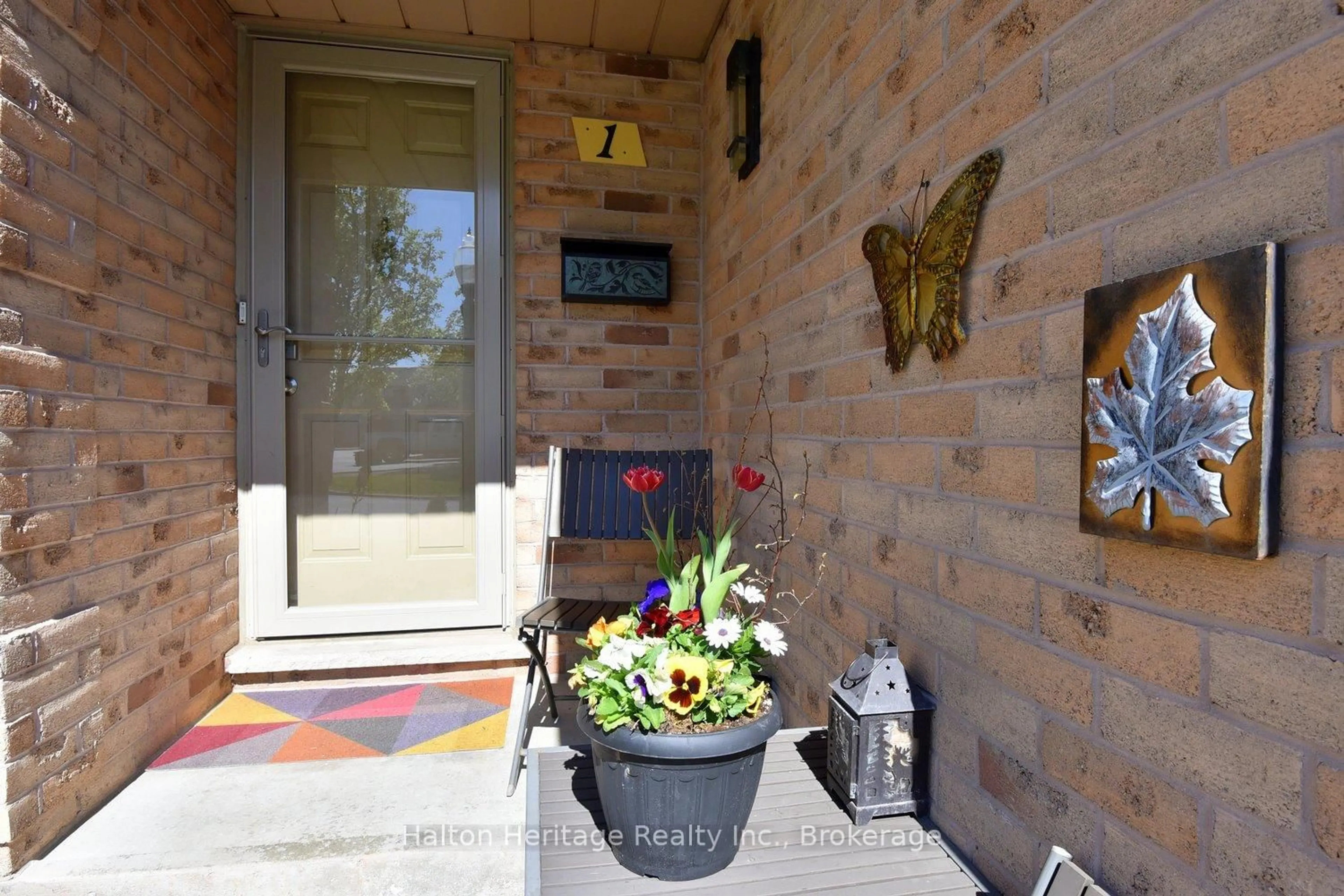 Indoor entryway for 503 8 Highway #Unit 1, Hamilton Ontario L8G 5E2