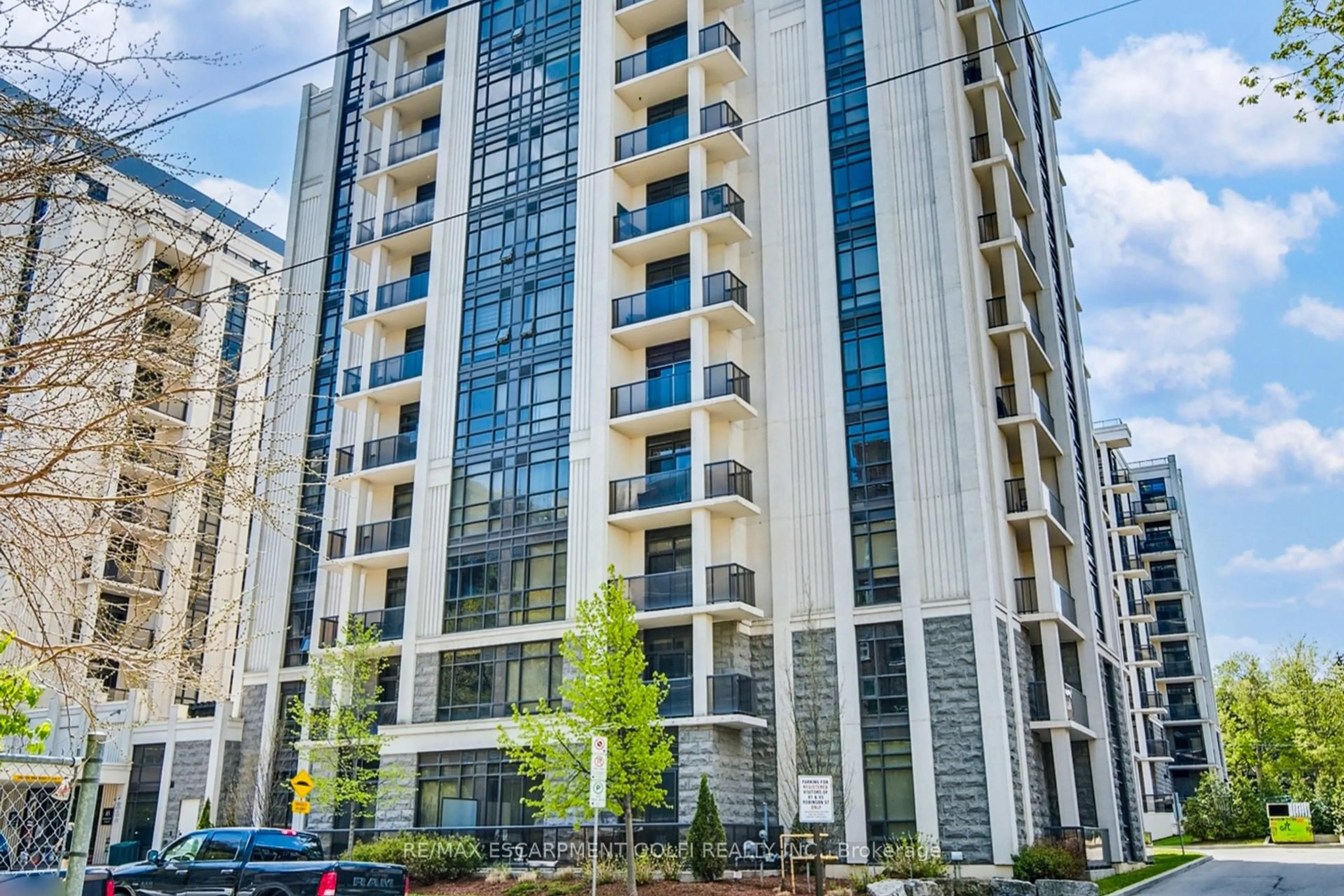 A pic from outside/outdoor area/front of a property/back of a property/a pic from drone, building for 85 Robinson St #810, Hamilton Ontario L8P 3G1