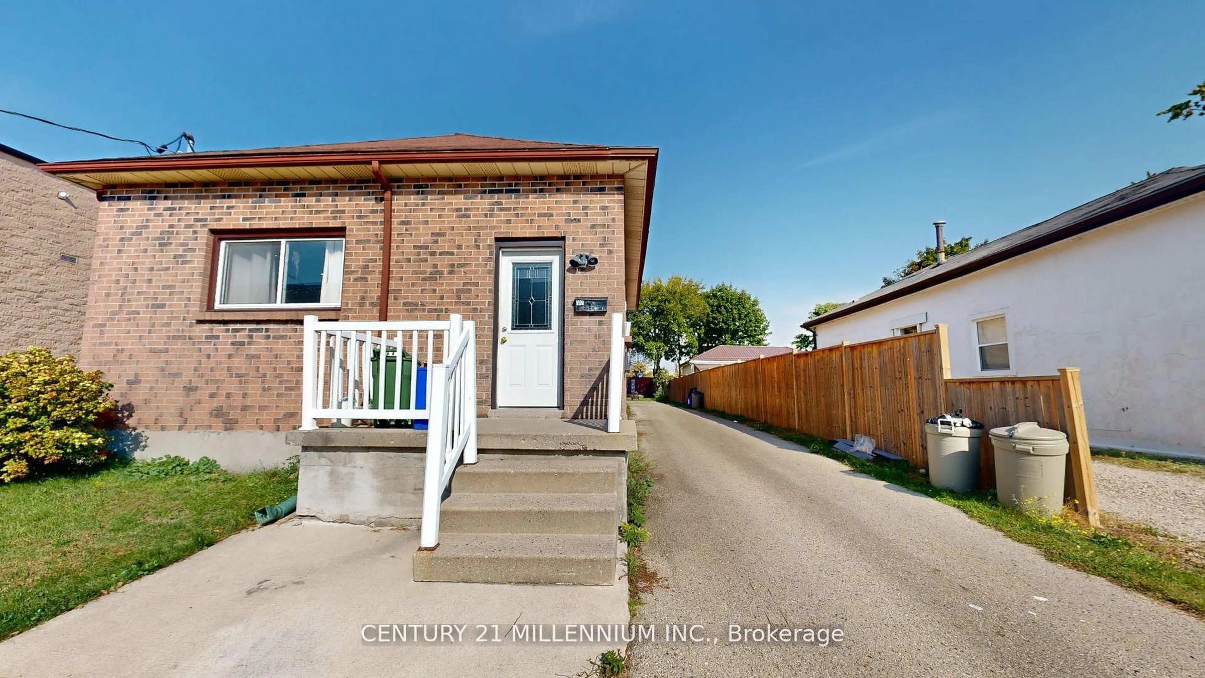 A pic from outside/outdoor area/front of a property/back of a property/a pic from drone, street for 184 Simcoe St, London East Ontario N6B 1H9