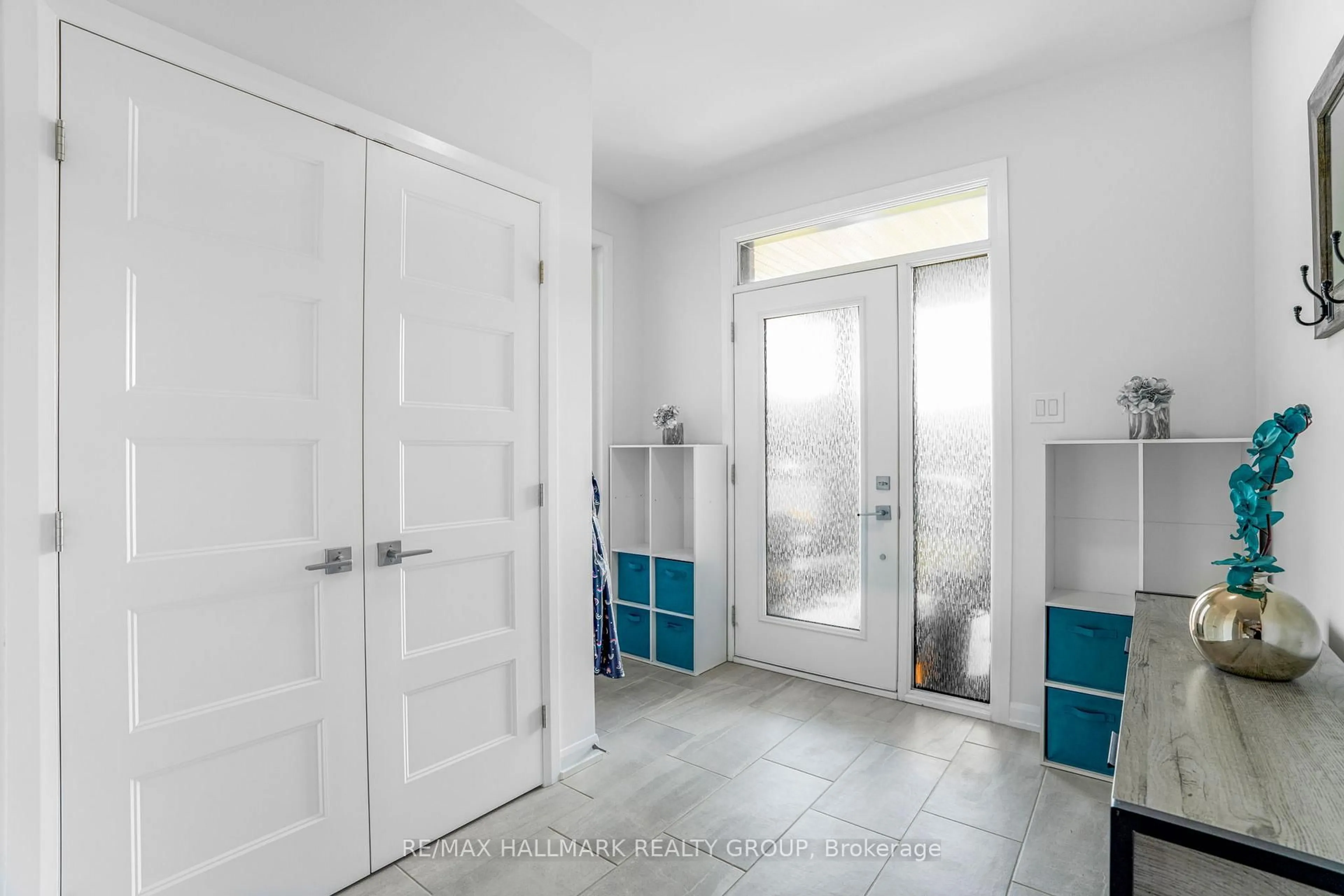 Indoor entryway for 364 Sterling Ave, Clarence-Rockland Ontario K4K 0L4