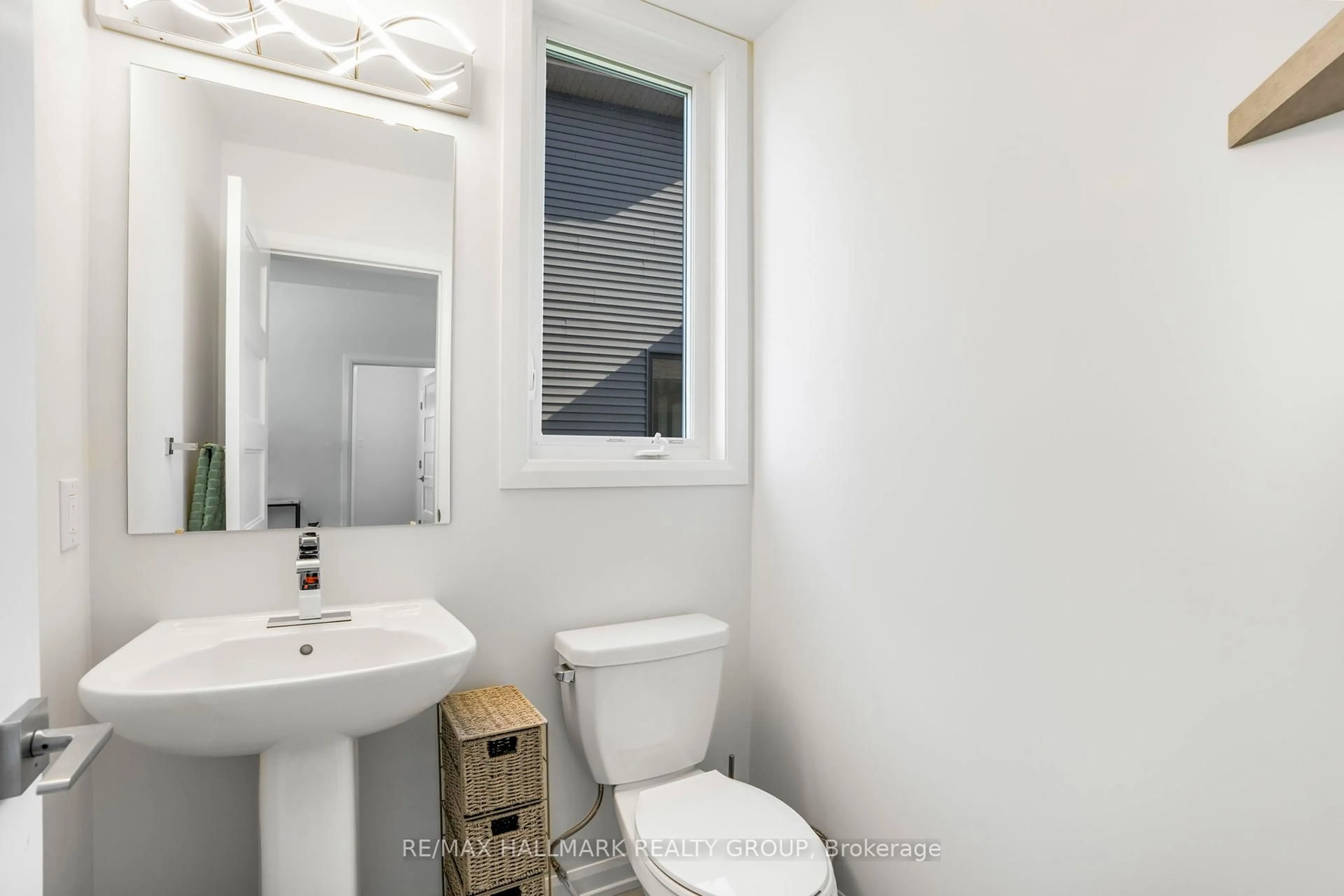 Standard bathroom, ceramic/tile floor for 364 Sterling Ave, Clarence-Rockland Ontario K4K 0L4