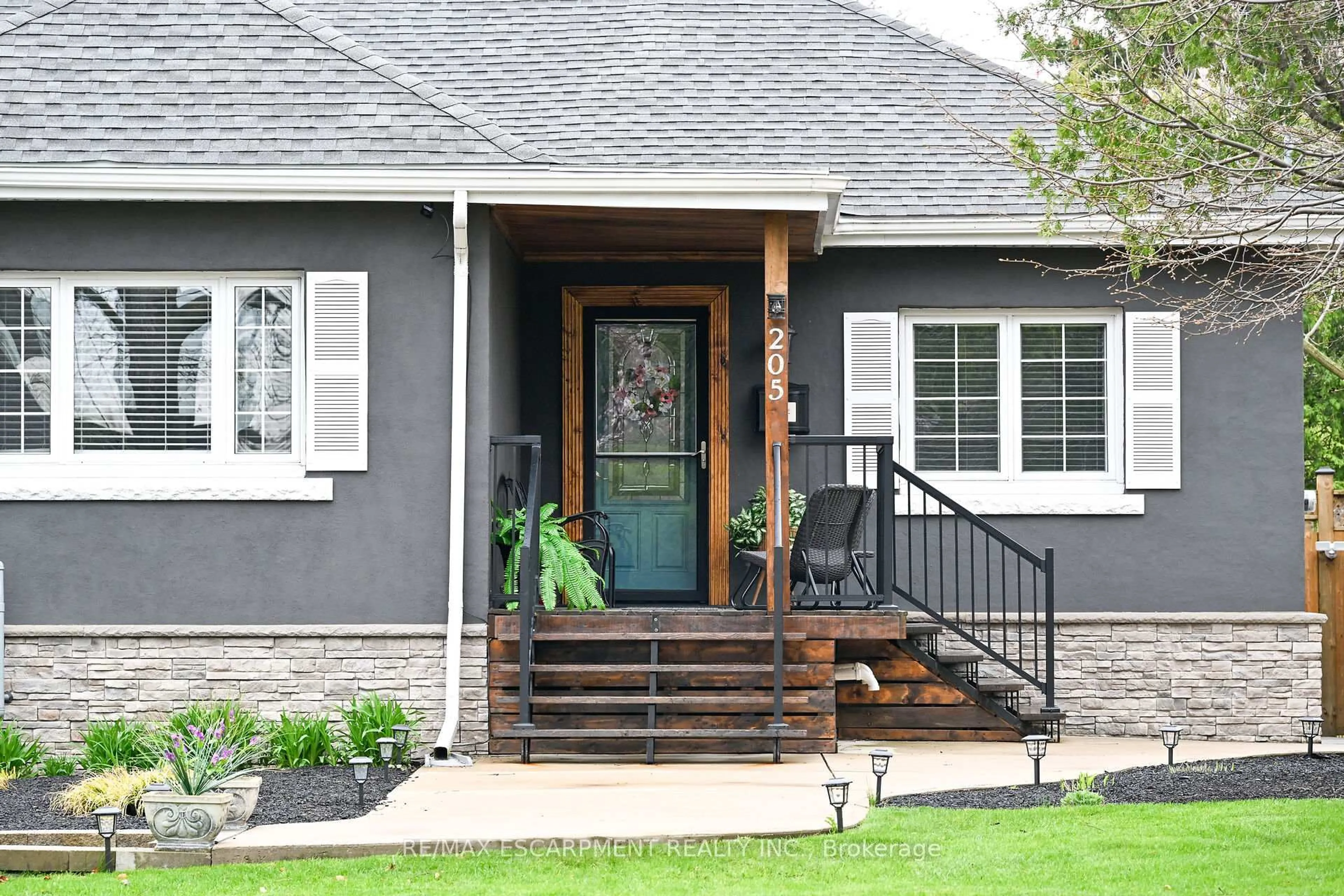 Unknown for 205 Sanatorium Rd, Hamilton Ontario L9C 1Z4