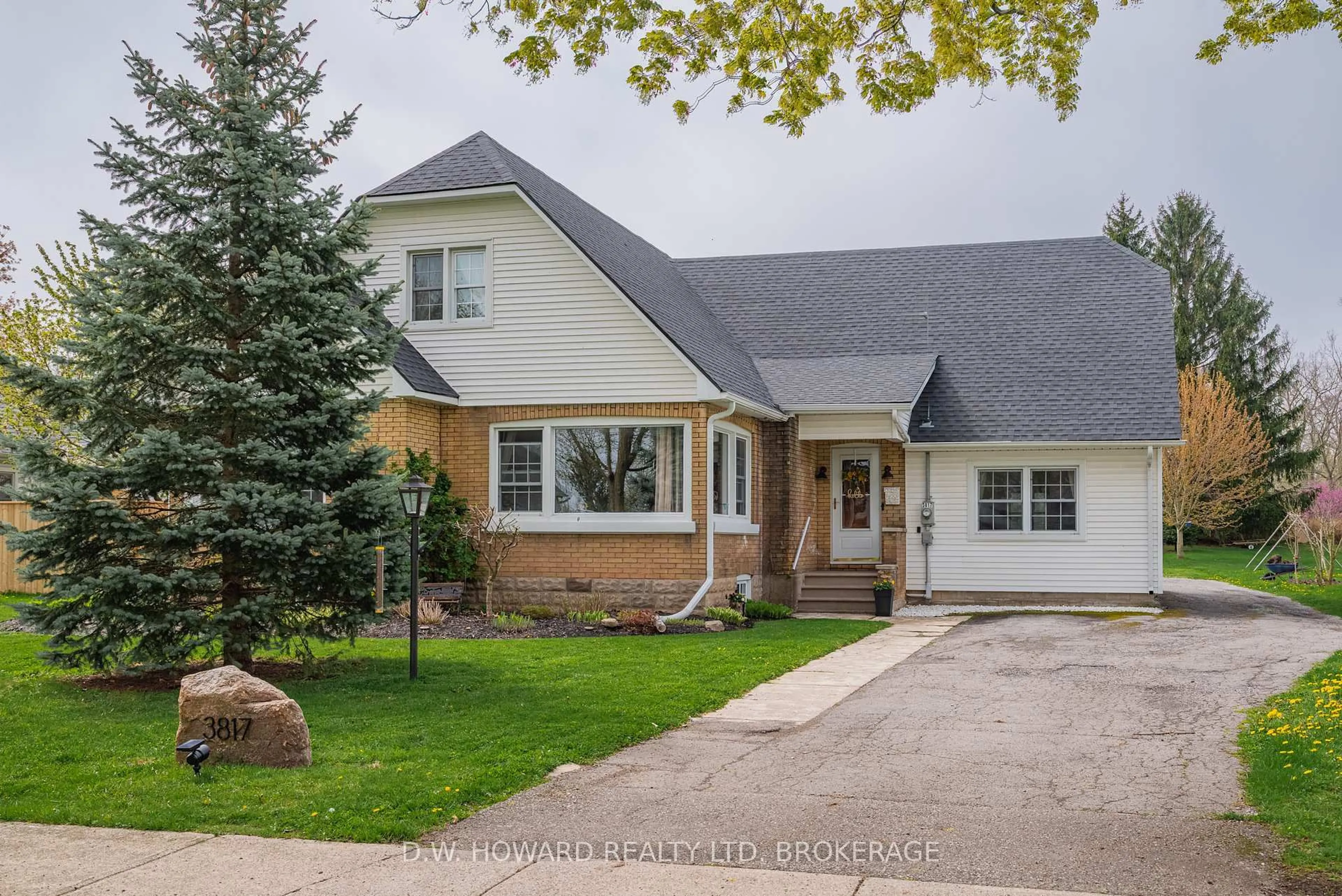 Home with vinyl exterior material, street for 3817 Highland Dr, Fort Erie Ontario L0S 1N0