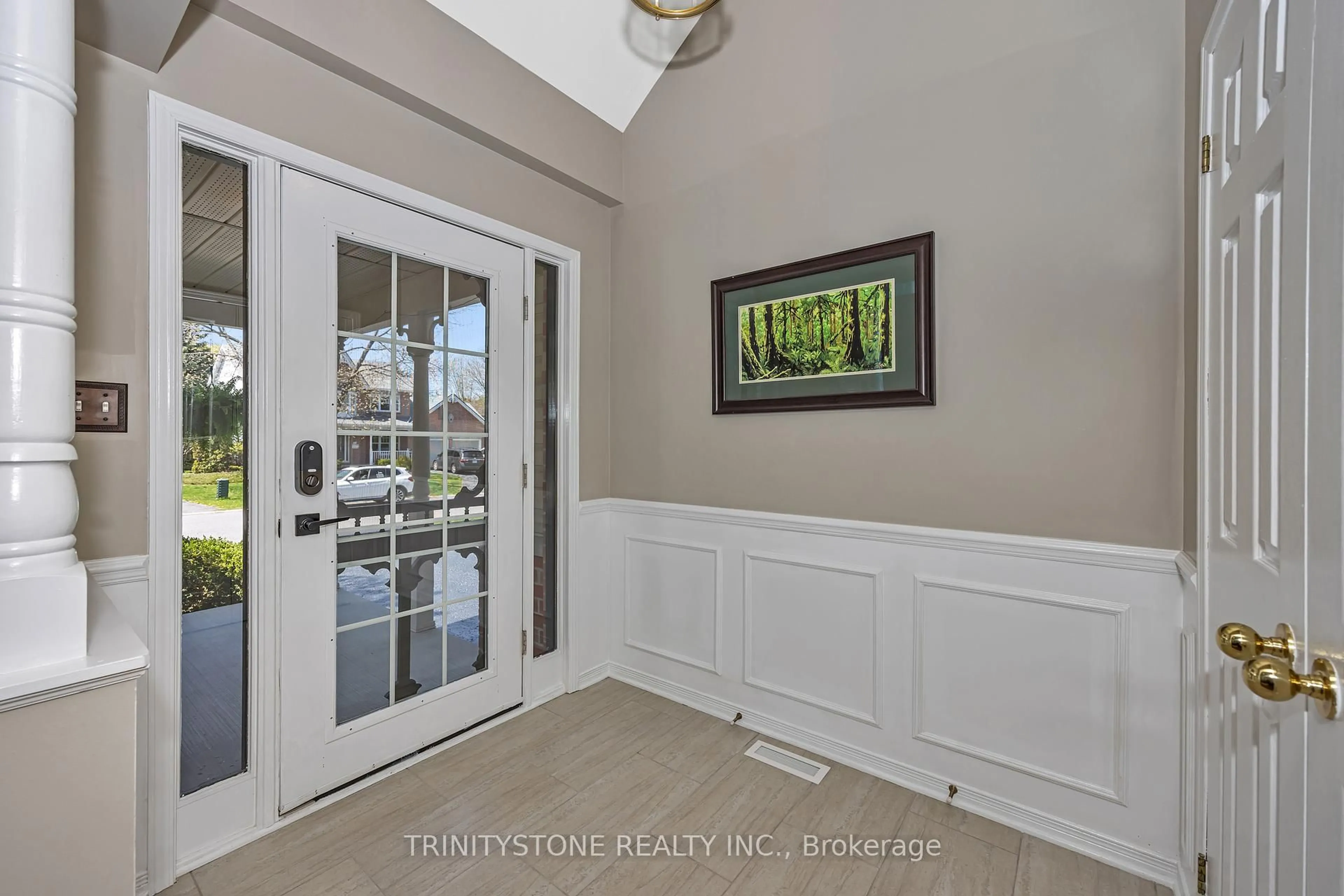Indoor entryway for 7 Wendell Ave, Stittsville Ontario K2S 1G9