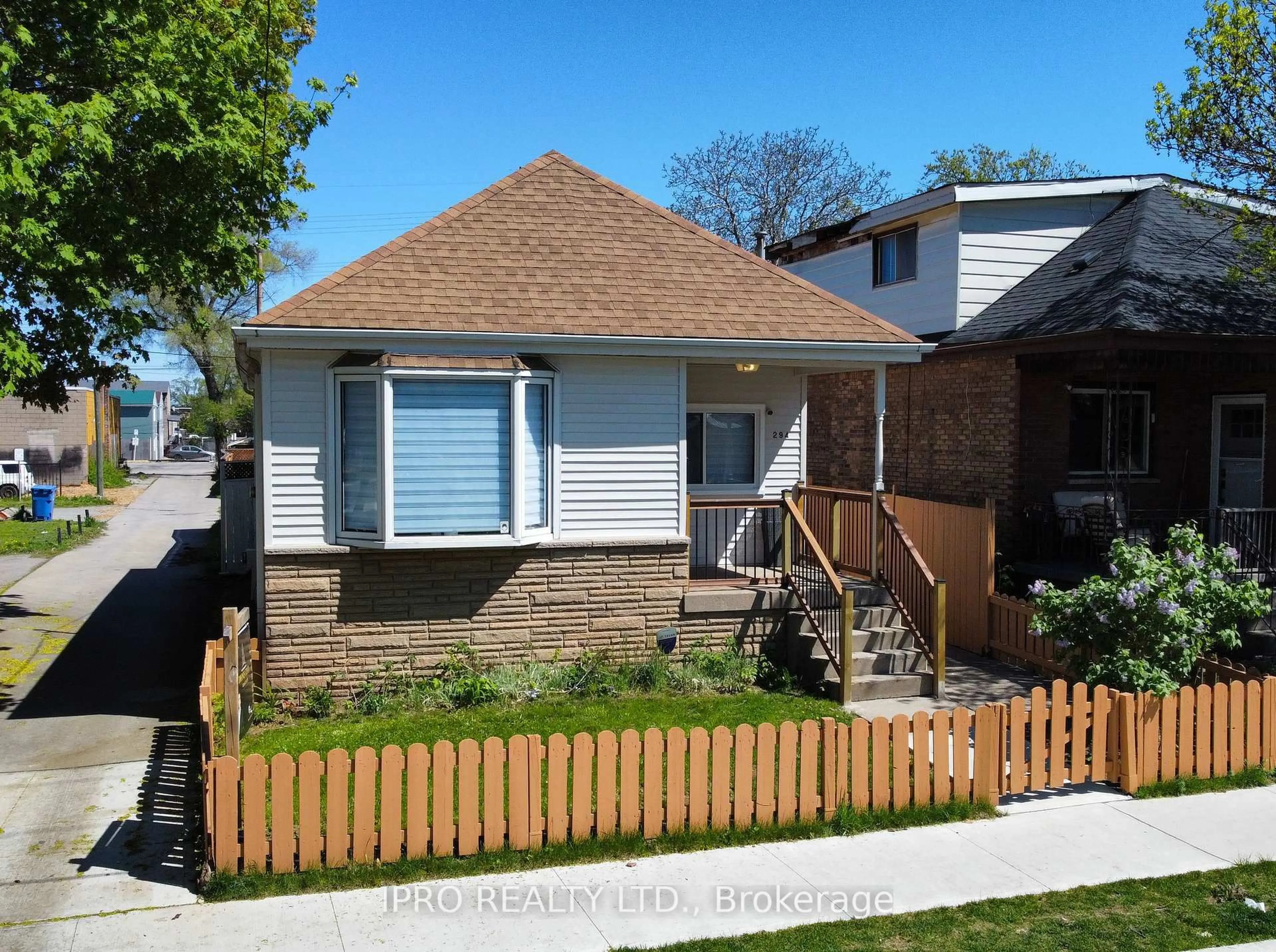 Home with brick exterior material, street for 294 Fairfield Ave, Hamilton Ontario L8H 5H6
