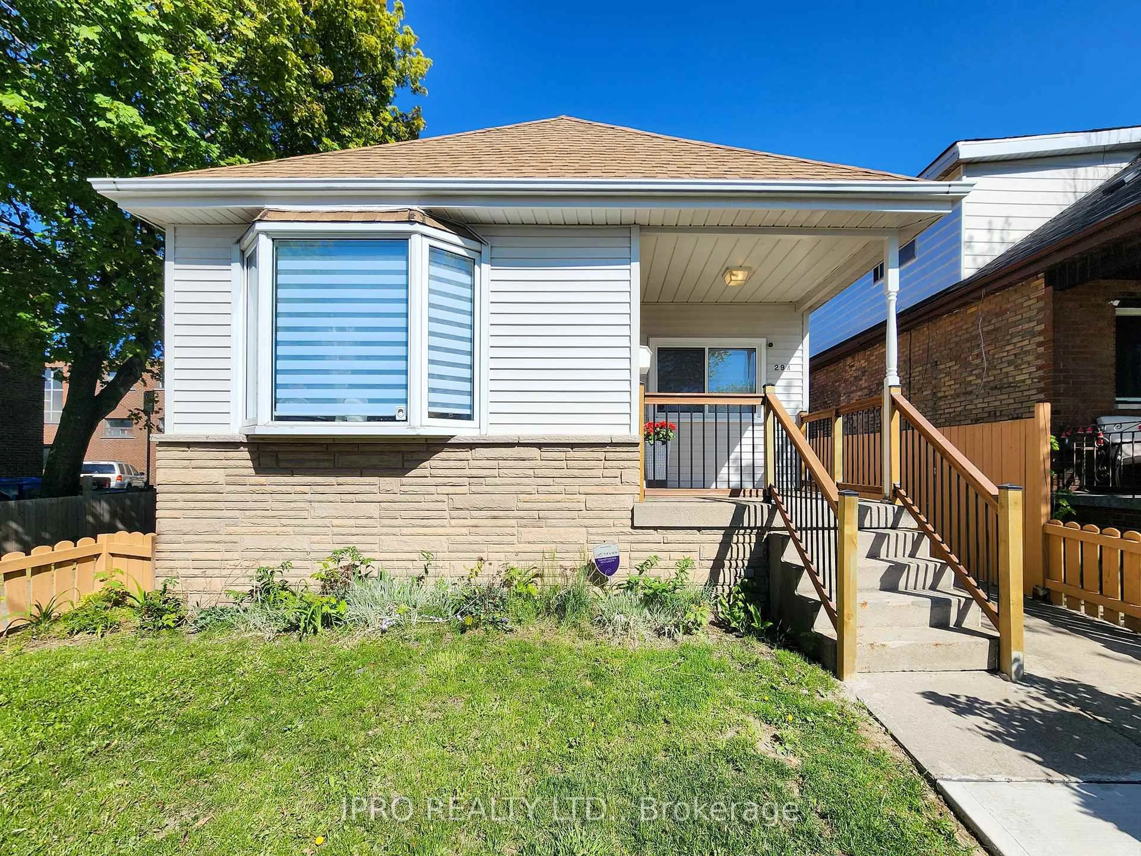 Home with brick exterior material, street for 294 Fairfield Ave, Hamilton Ontario L8H 5H6