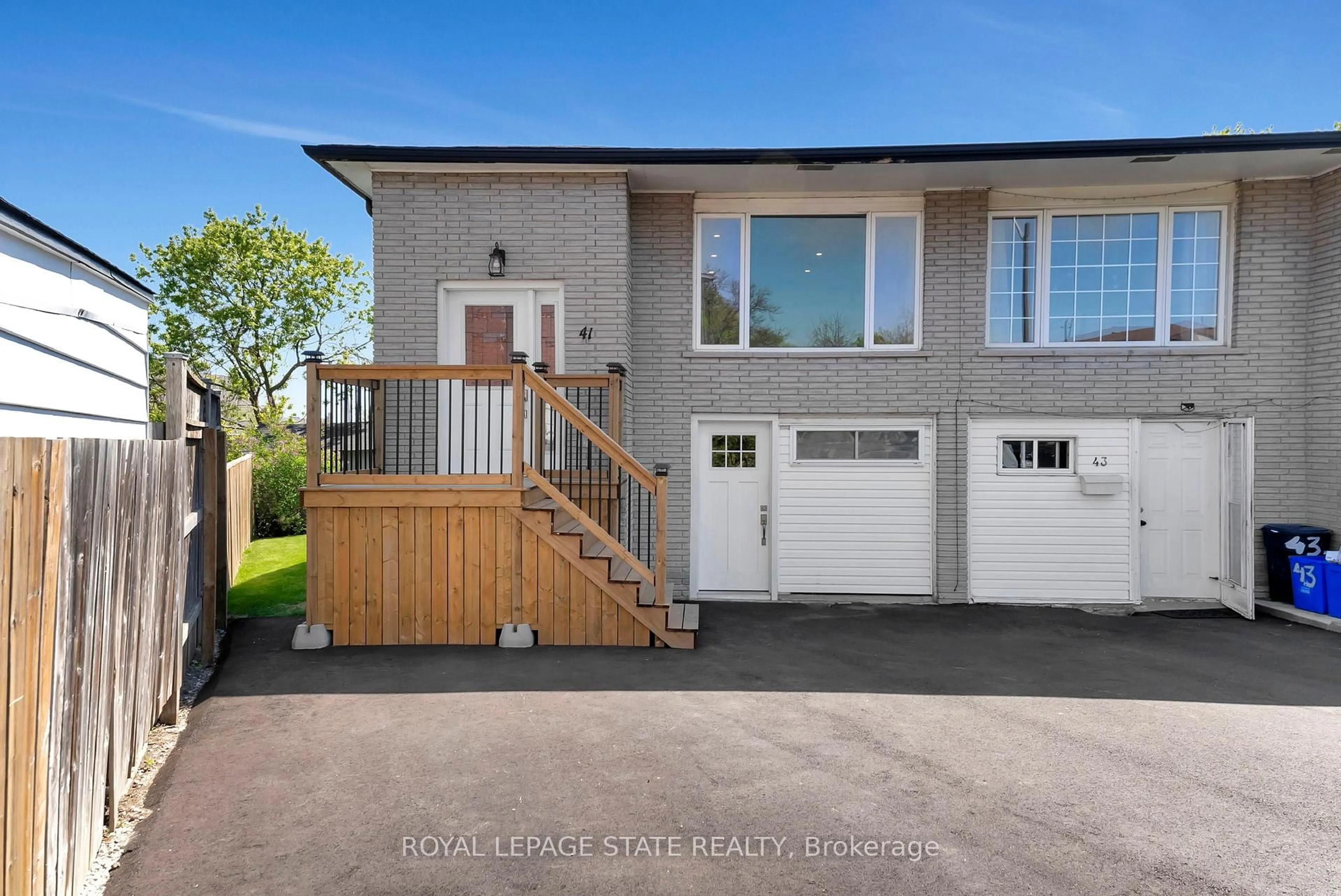 Unknown for 41 Yeoville Crt, Hamilton Ontario L9C 5W4
