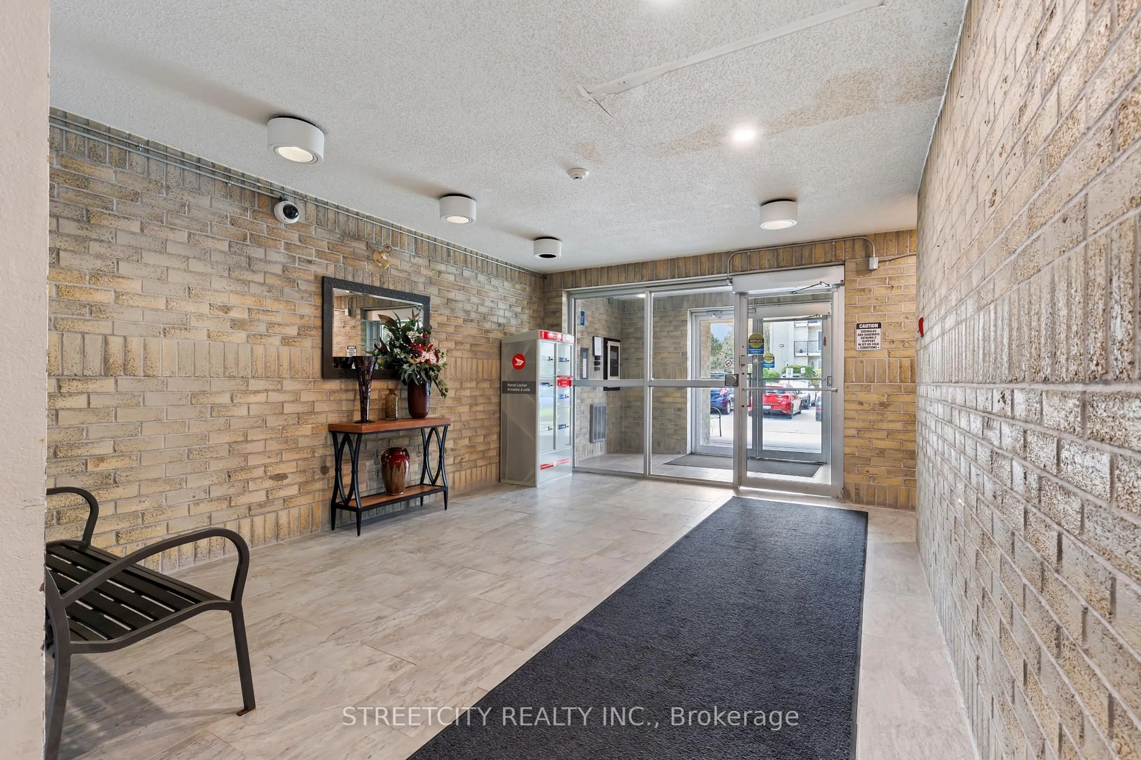 Indoor foyer for 731 Deveron Cres #314, London South Ontario N5Z 4X6