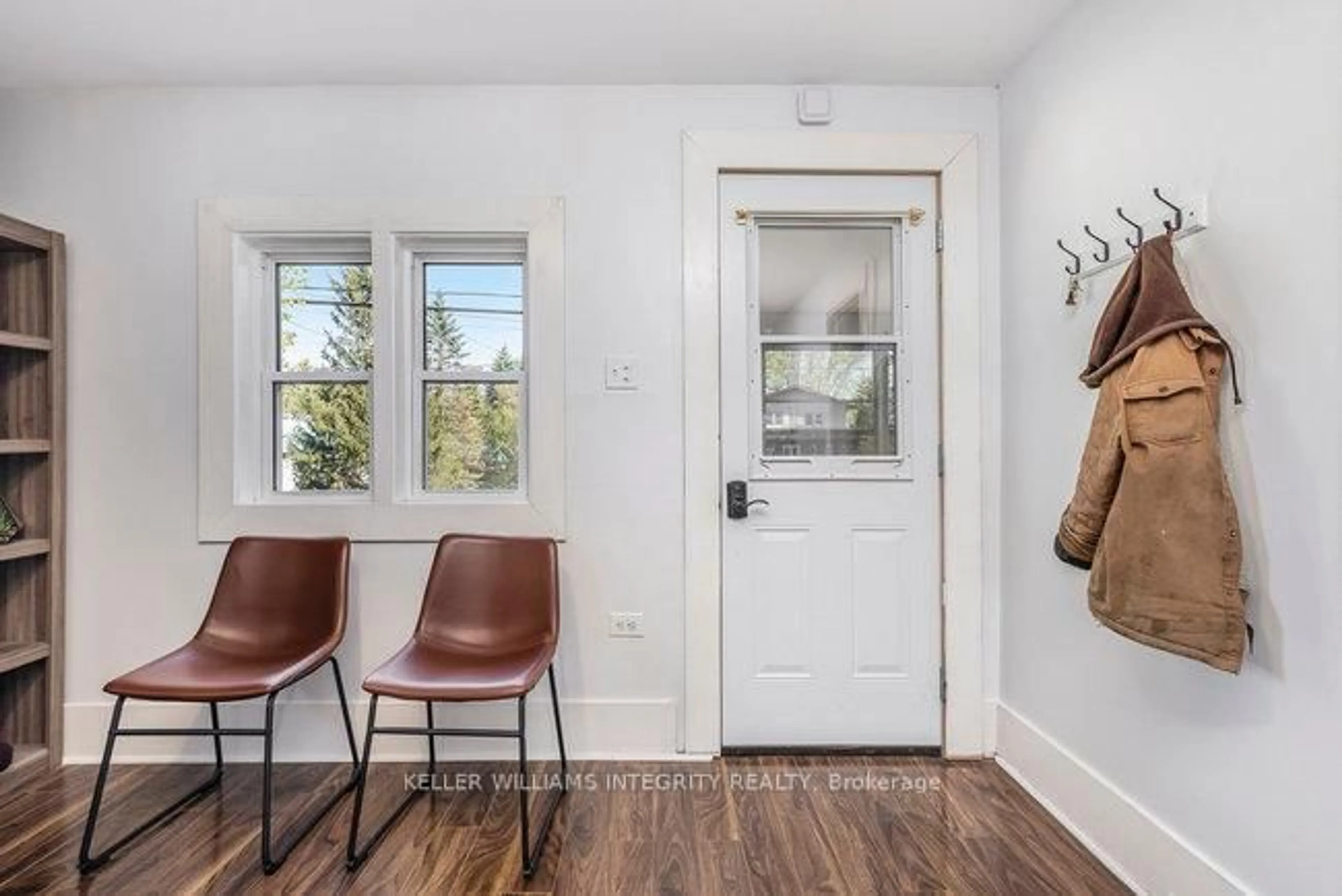 Indoor entryway for 7424 Roger Stevens Dr, Smiths Falls Ontario K7A 4S6