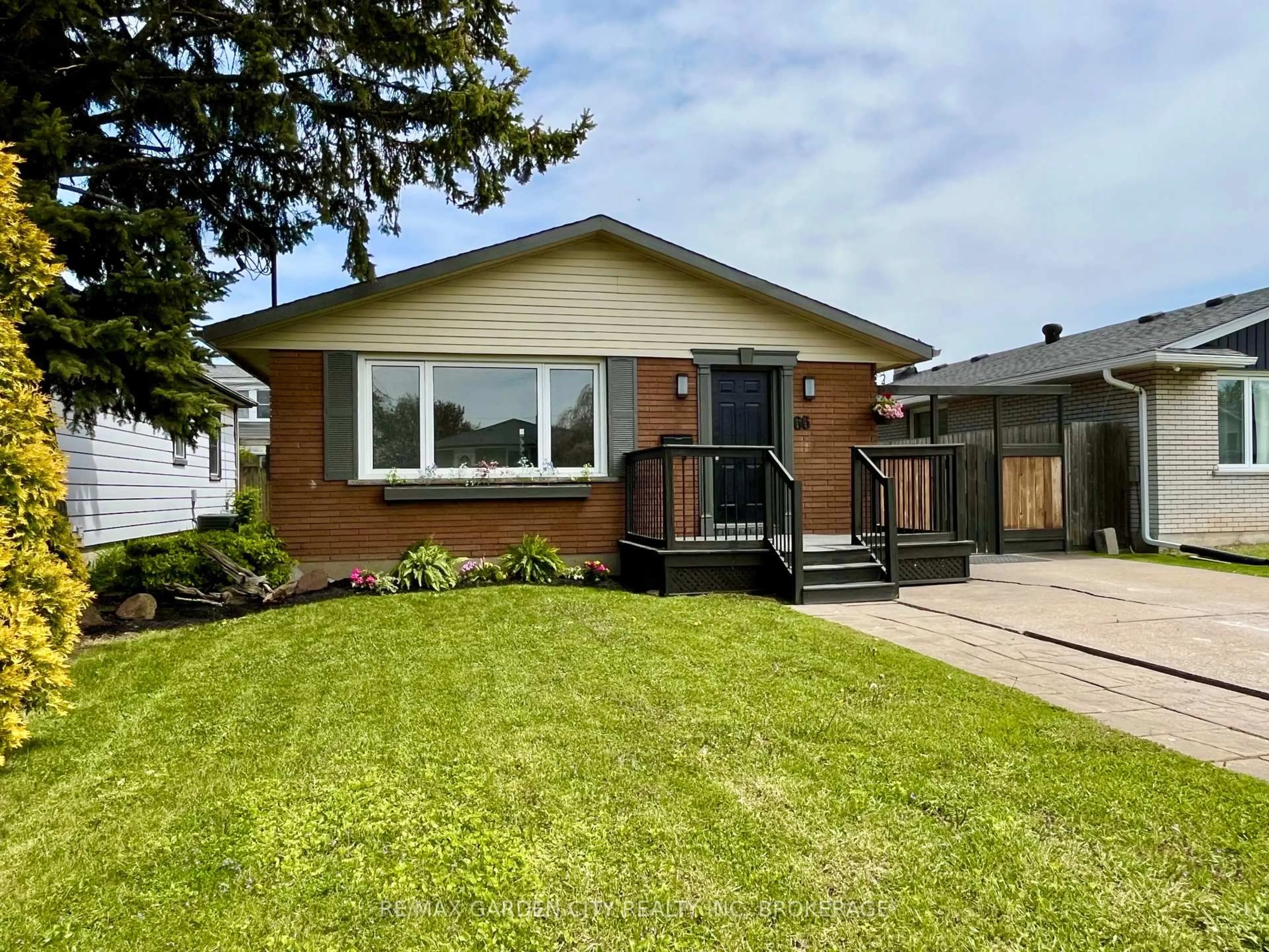Home with brick exterior material, street for 66 Martin St, Thorold Ontario L2V 3X4