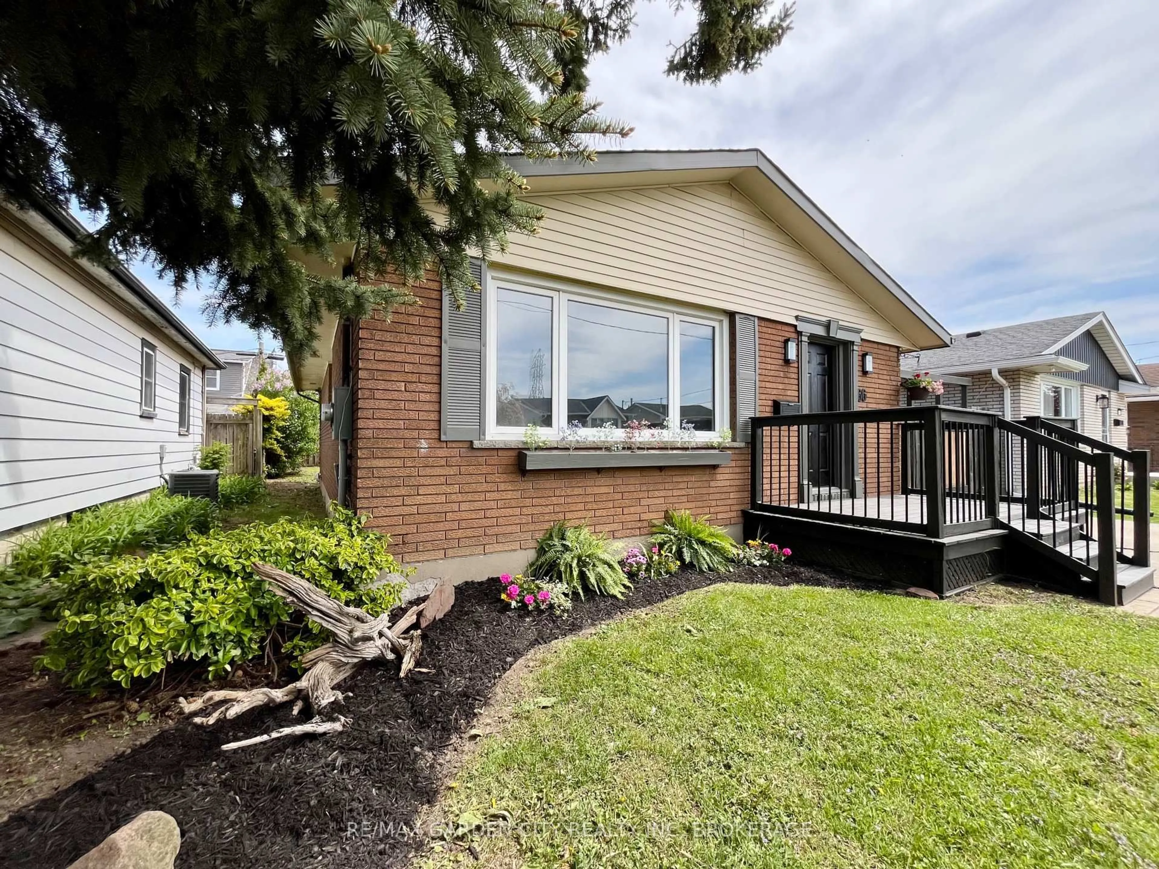 Home with brick exterior material, street for 66 Martin St, Thorold Ontario L2V 3X4