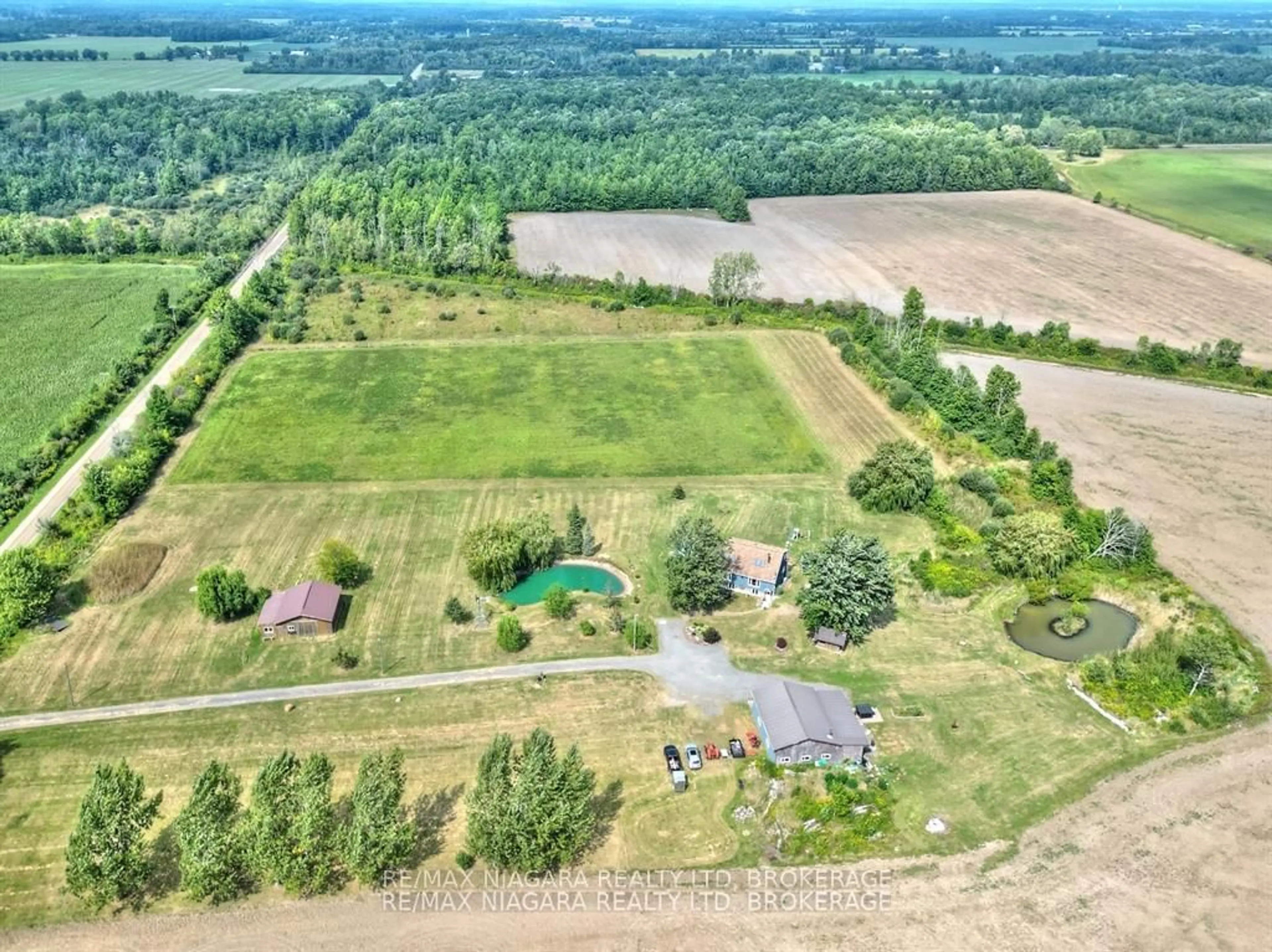 A pic from outside/outdoor area/front of a property/back of a property/a pic from drone, water/lake/river/ocean view for 490 Mathews Rd, Fort Erie Ontario L0S 1R0