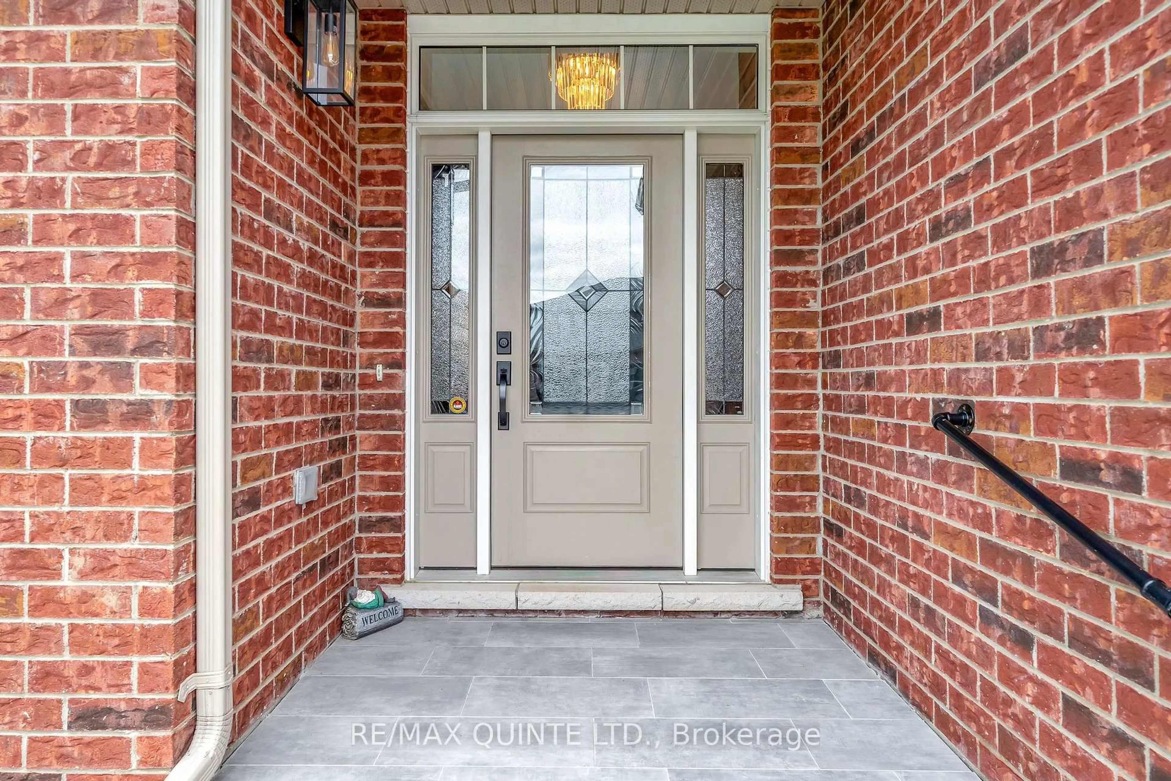 Indoor entryway for 62 Hummingbird Dr, Belleville Ontario K8N 0H7