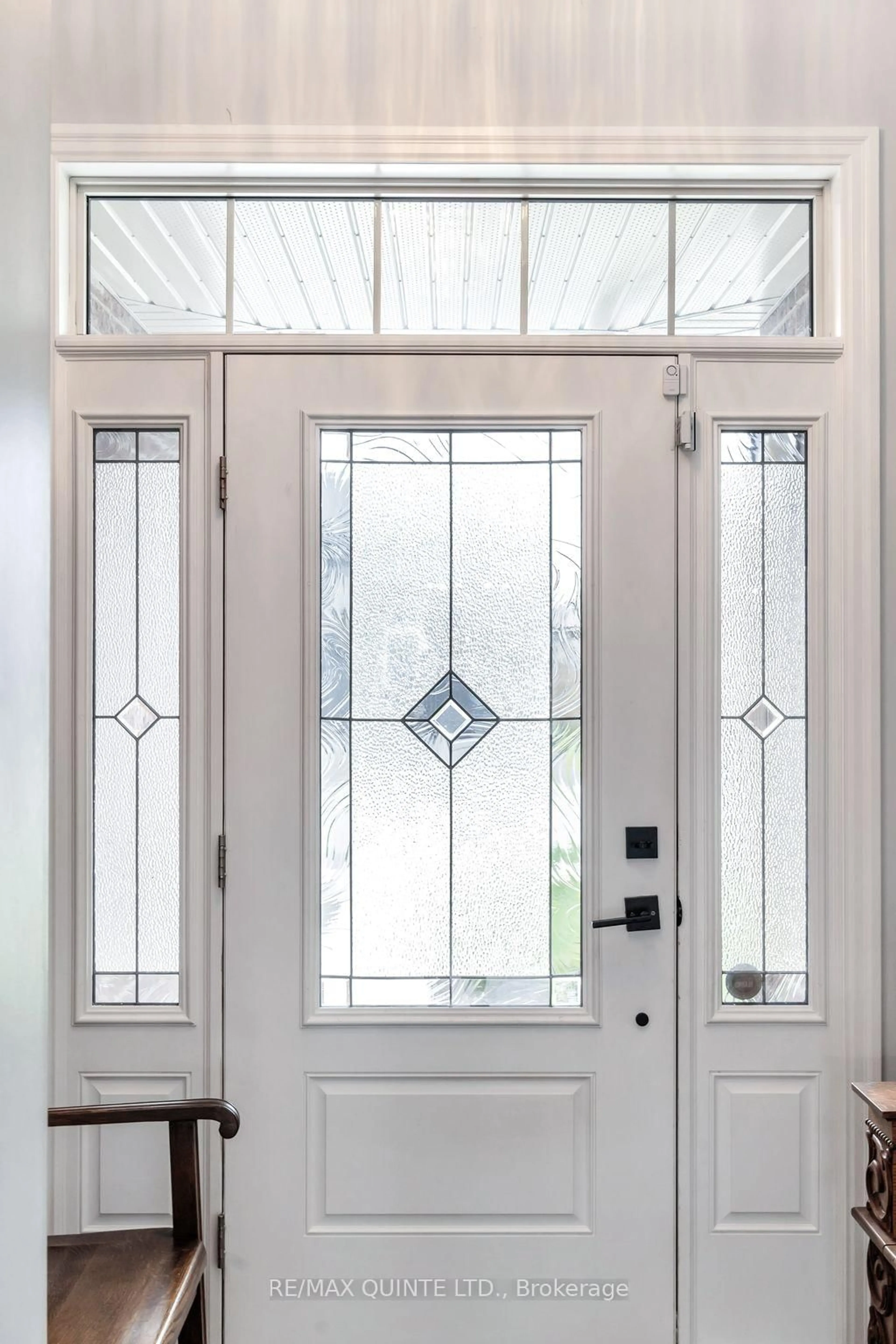 Indoor entryway for 62 Hummingbird Dr, Belleville Ontario K8N 0H7