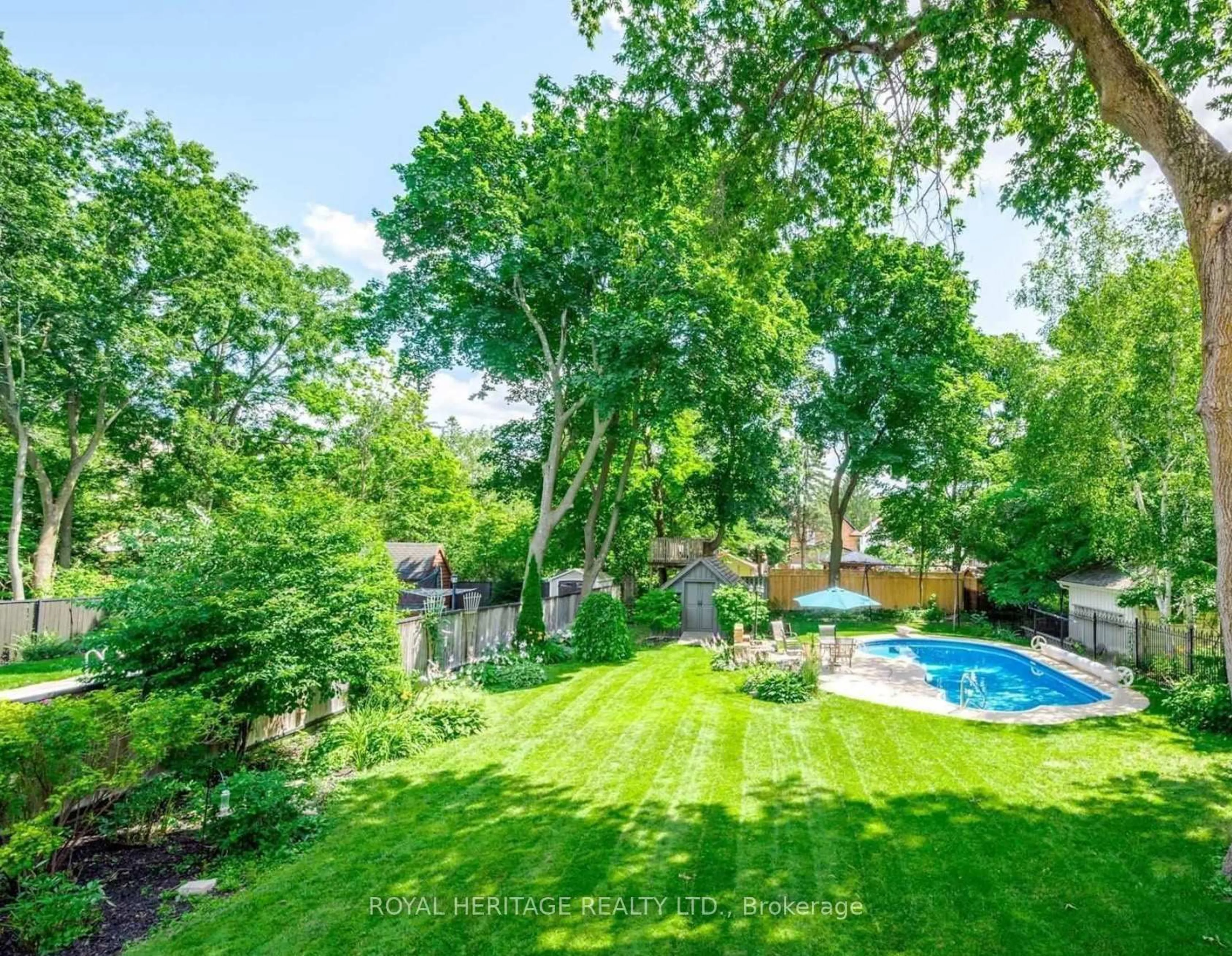A pic from outside/outdoor area/front of a property/back of a property/a pic from drone, water/lake/river/ocean view for 17 Francis St, Kawartha Lakes Ontario K9V 3R7