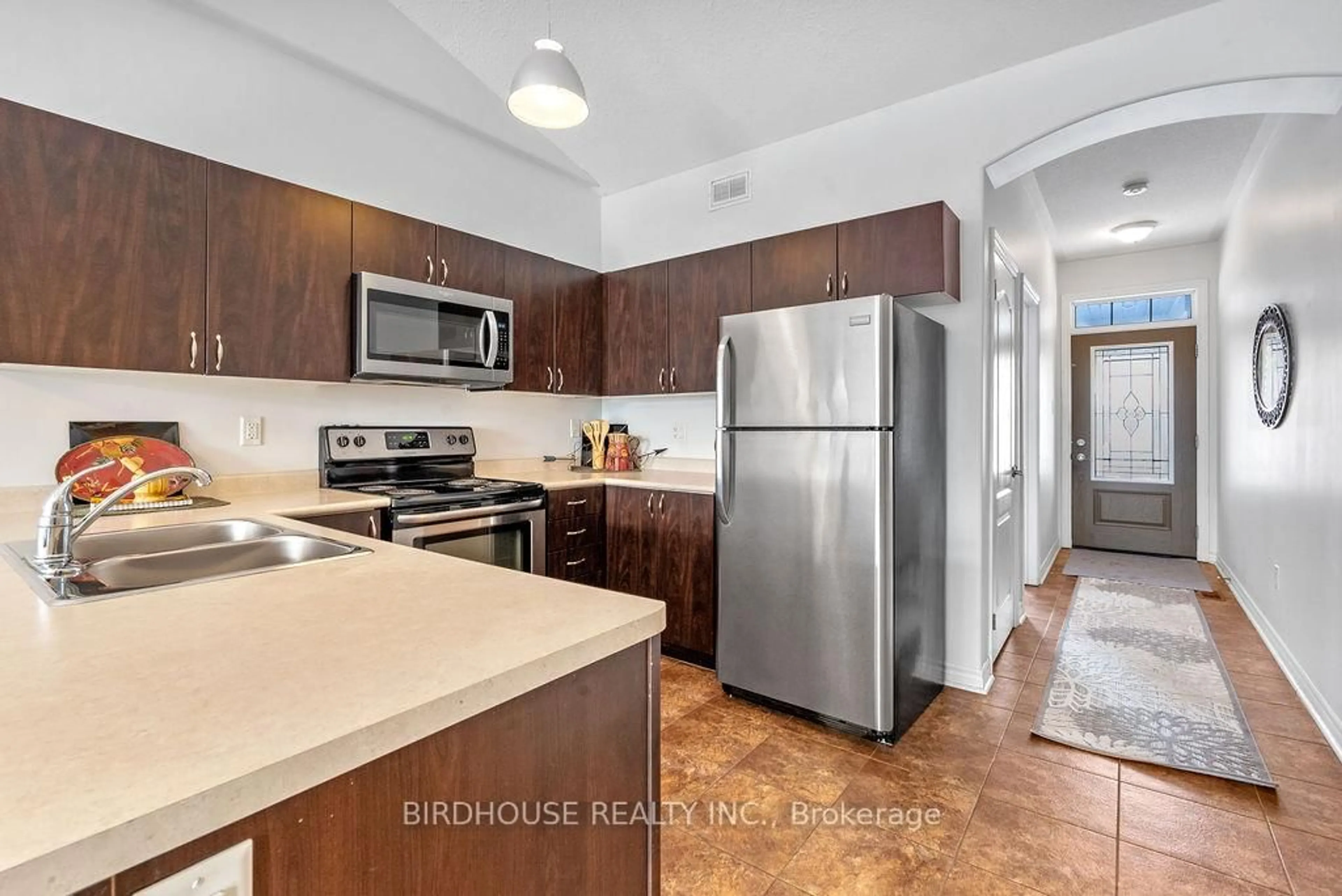 Standard kitchen, ceramic/tile floor for 7 Chadwin Dr, Kawartha Lakes Ontario K9V 0E8