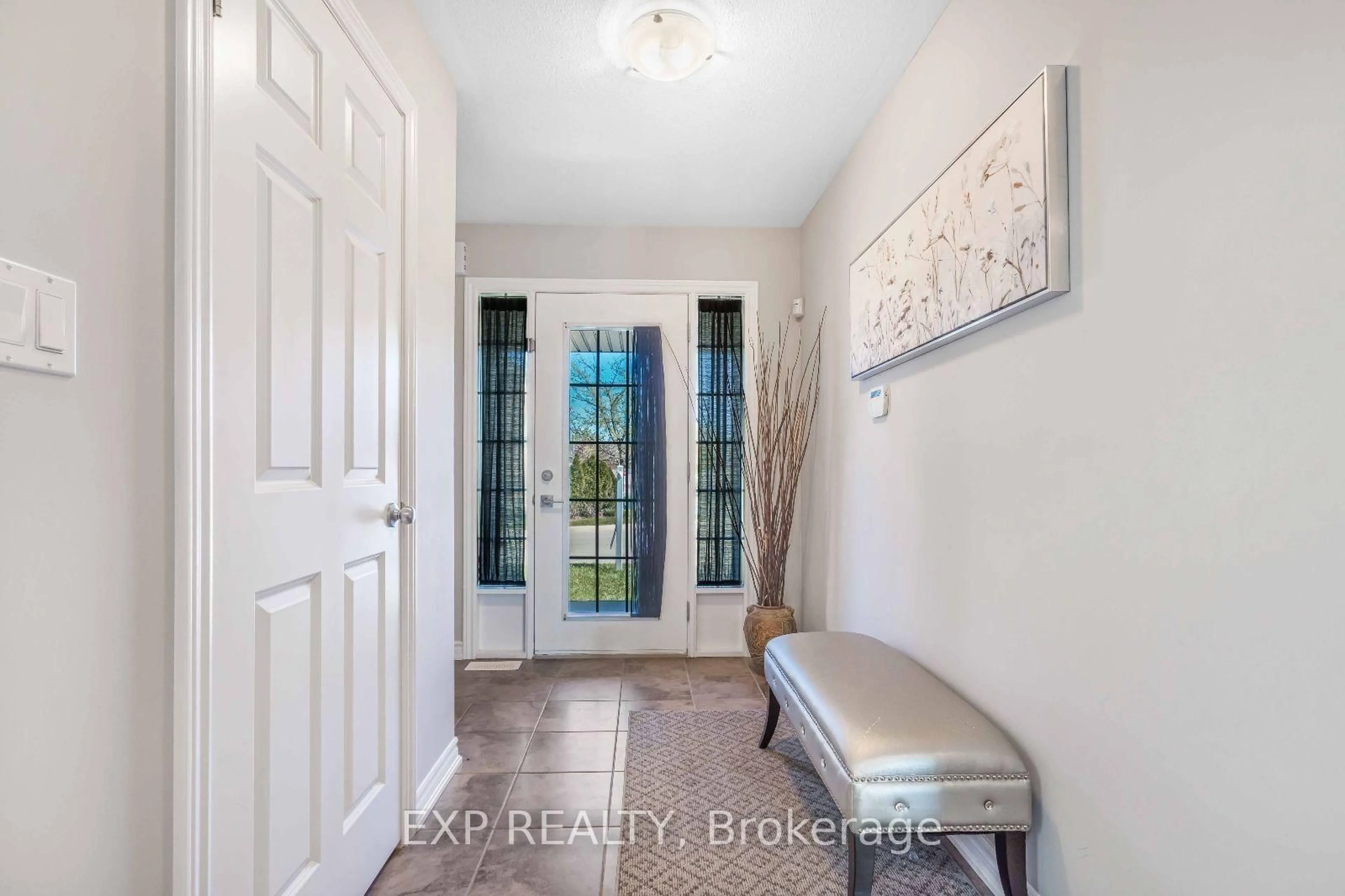 Indoor entryway for 77 AVERY Cres #18, St. Catharines Ontario L2P 0E5