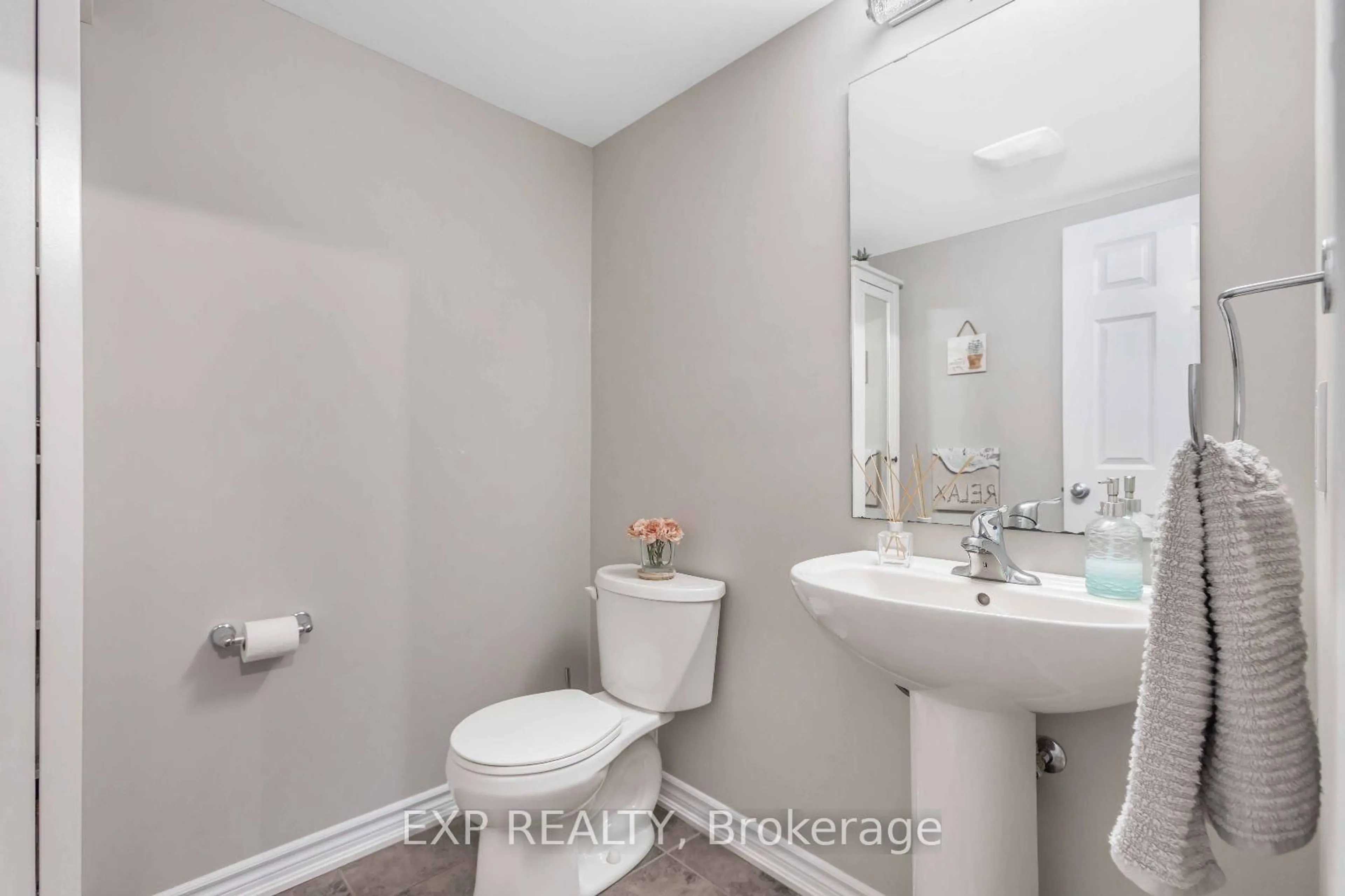 Standard bathroom, unknown for 77 AVERY Cres #18, St. Catharines Ontario L2P 0E5