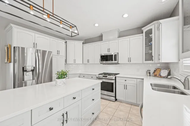 Additional image 31 of 533 Falconridge Cres