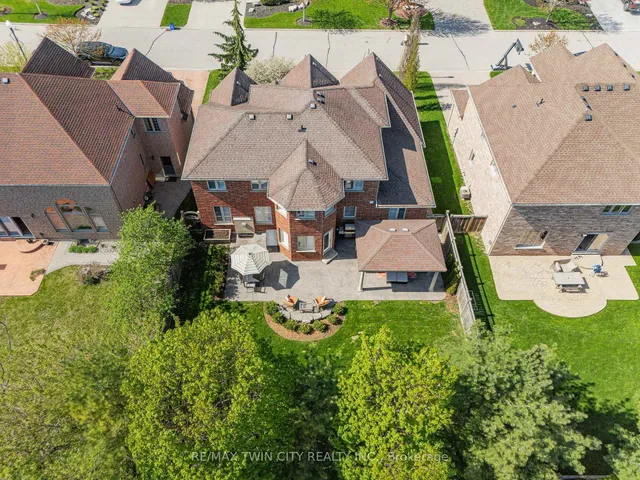 Additional image 9 of 533 Falconridge Cres