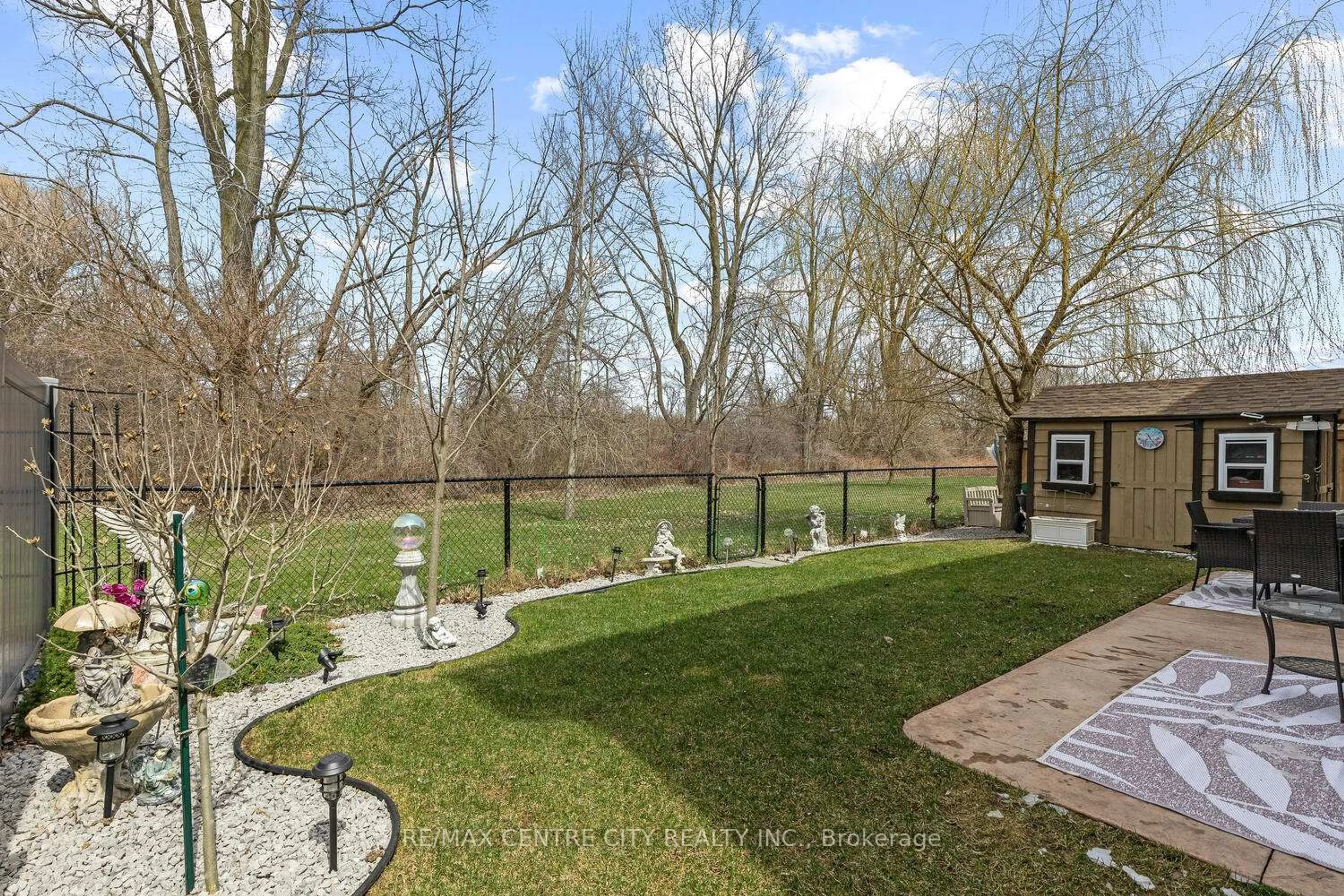 Patio, unknown for 219 Union Ave, Middlesex Centre Ontario N0L 1R0