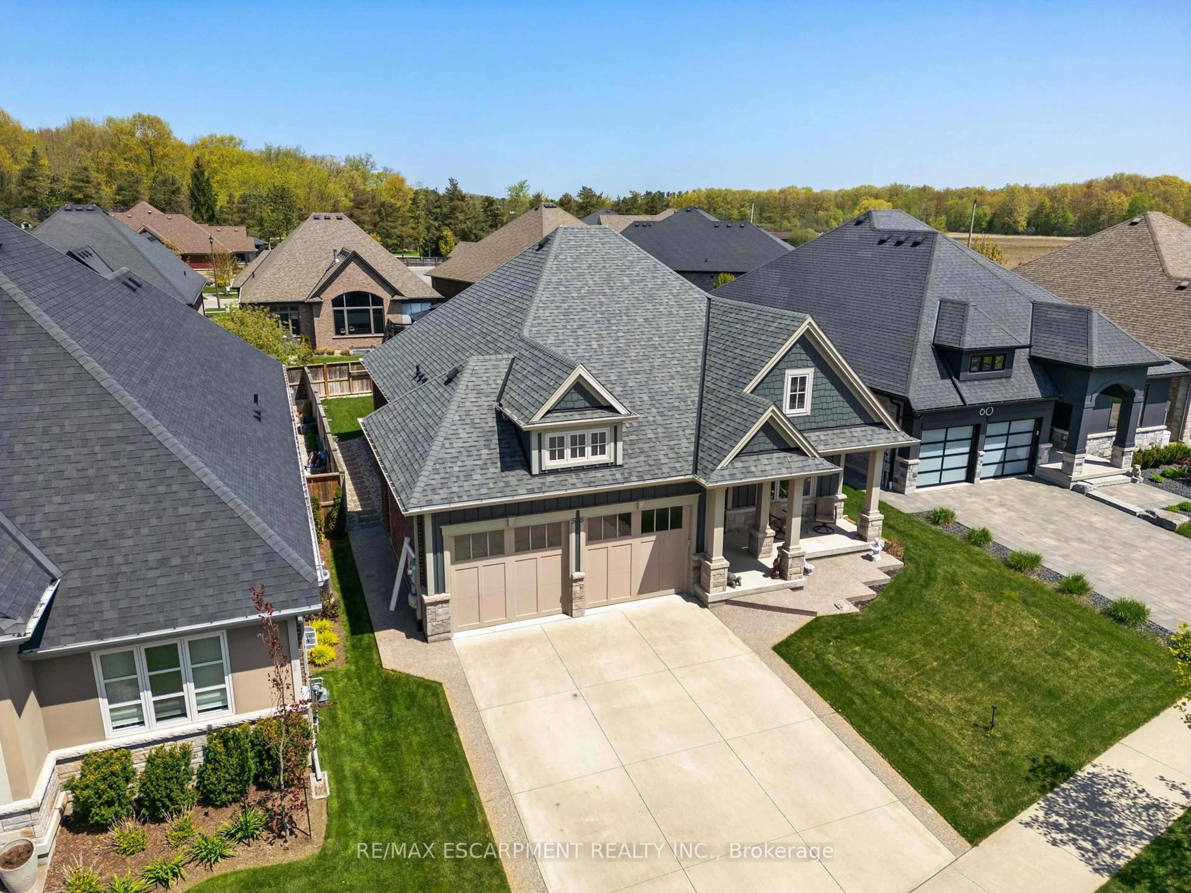 A pic from outside/outdoor area/front of a property/back of a property/a pic from drone, street for 58 Rosewood Cres, Pelham Ontario L0S 1E6
