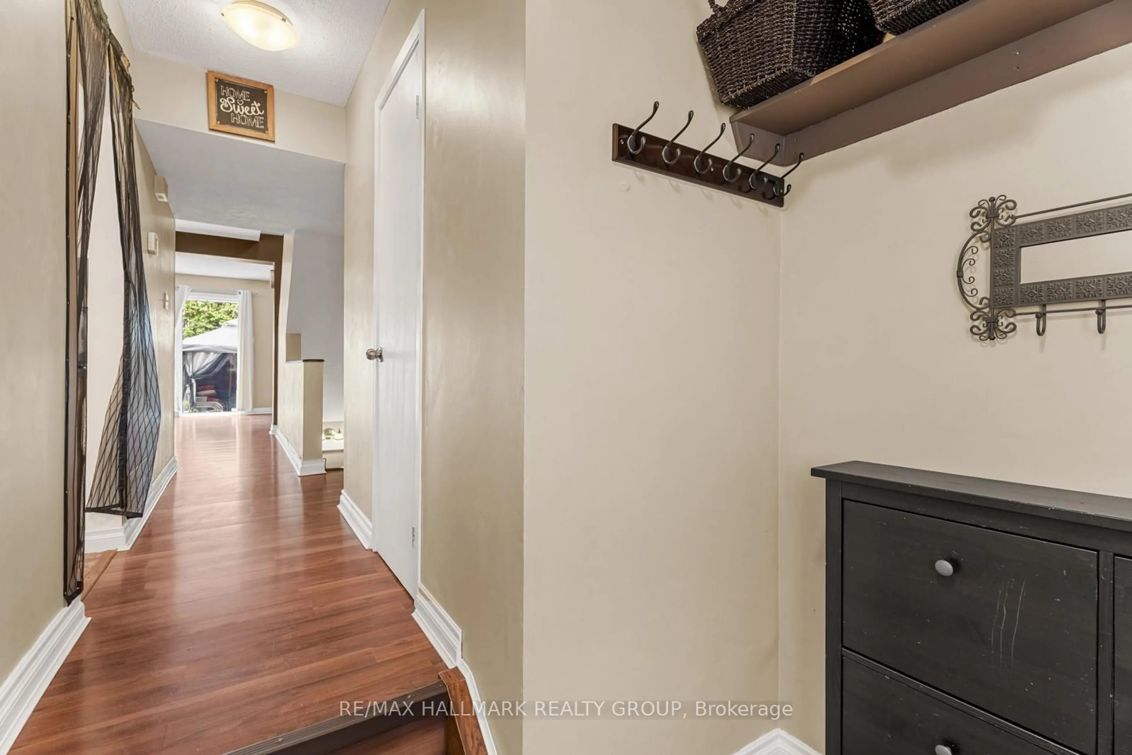 Indoor entryway for 164 Bentbrook Cres #1, Ottawa Ontario K2J 3Y3