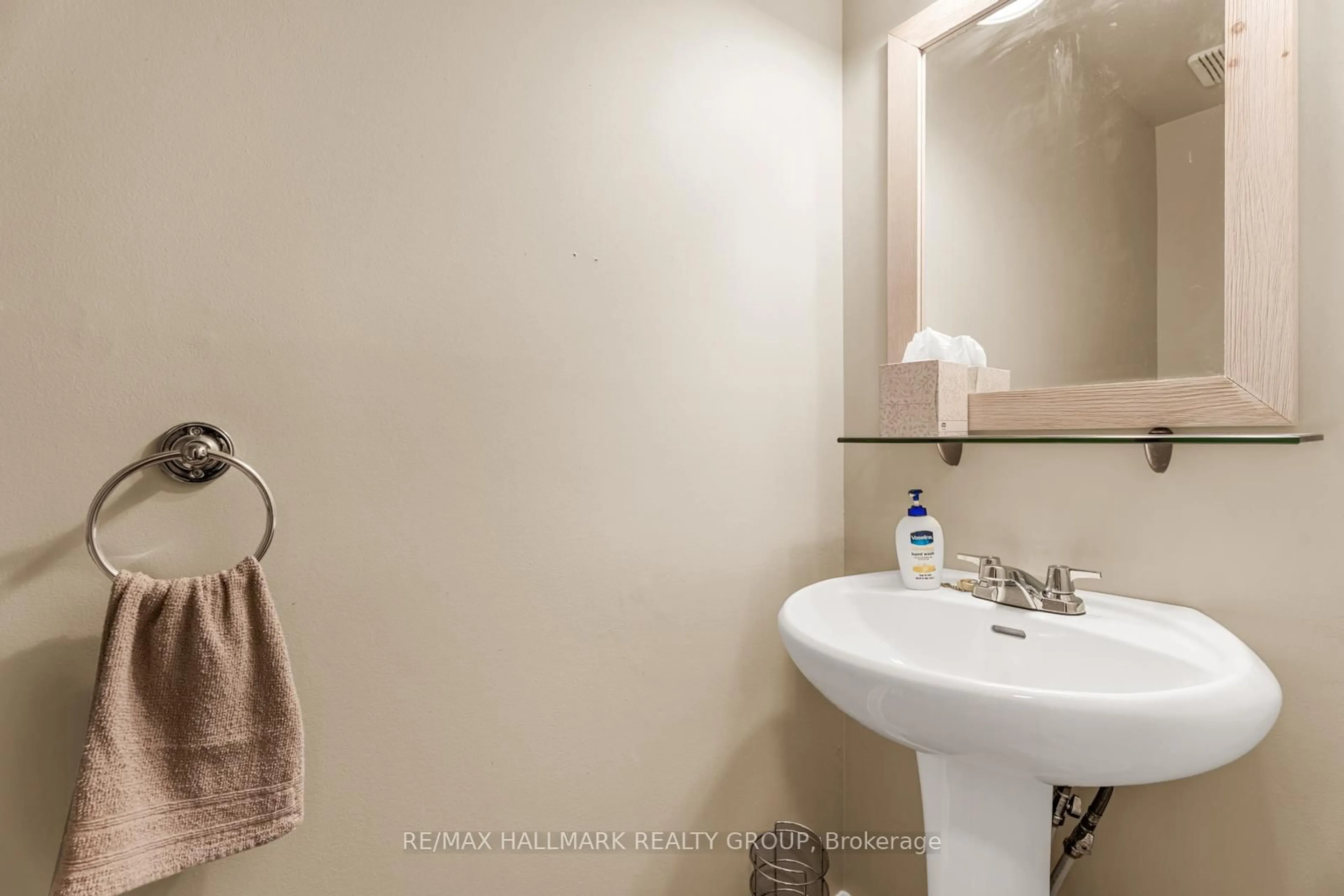 Standard bathroom, ceramic/tile floor for 164 Bentbrook Cres #1, Ottawa Ontario K2J 3Y3