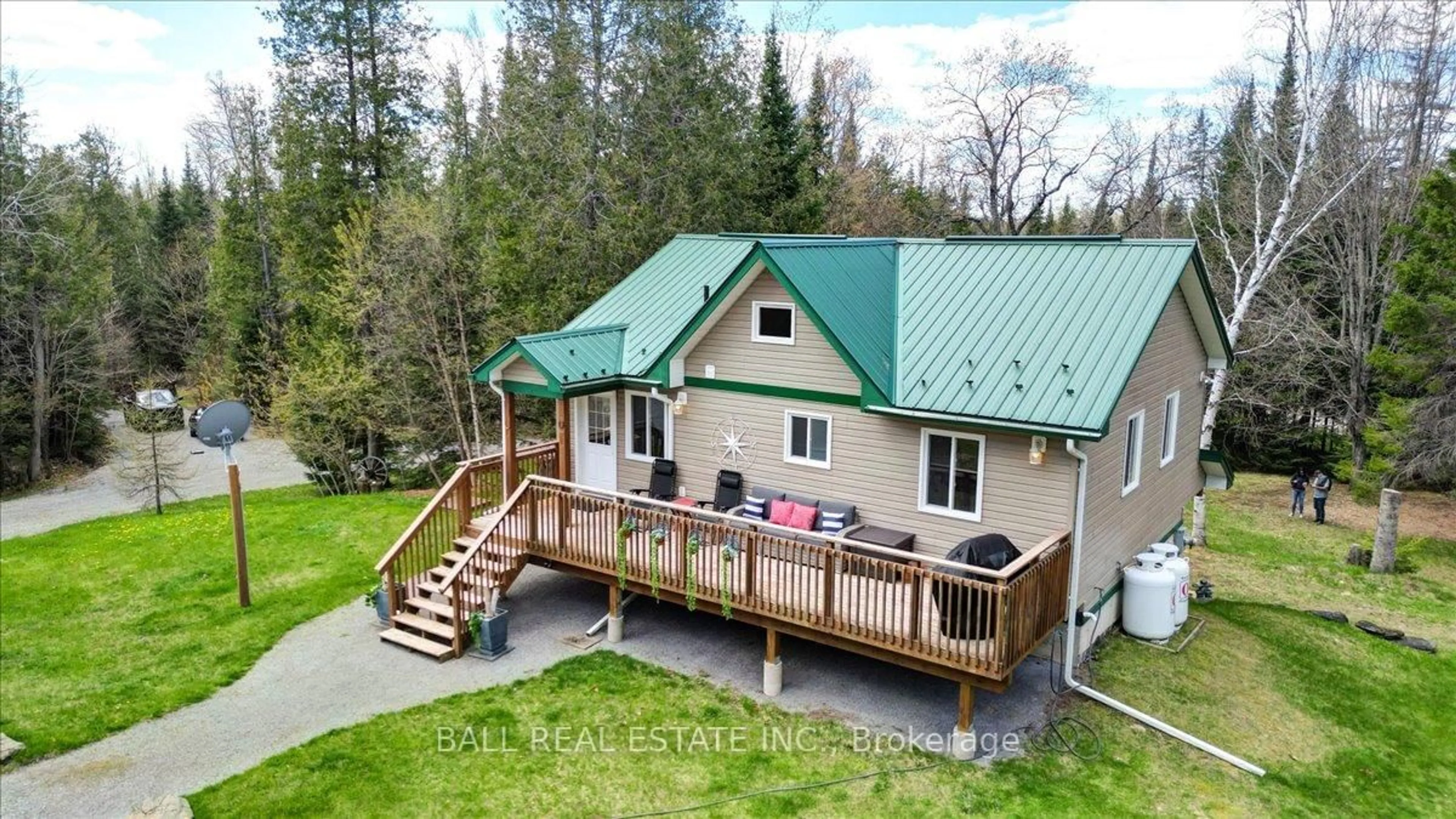 A pic from outside/outdoor area/front of a property/back of a property/a pic from drone, unknown for 629 Clydesdale Rd, North Kawartha Ontario K0L 1A0