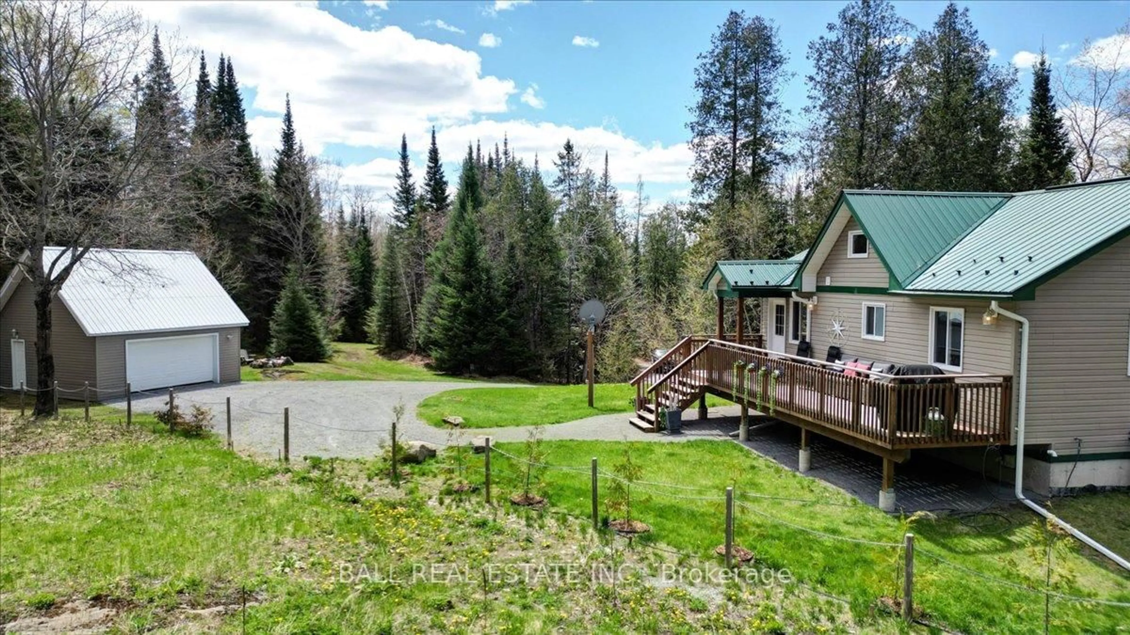 A pic from outside/outdoor area/front of a property/back of a property/a pic from drone, unknown for 629 Clydesdale Rd, North Kawartha Ontario K0L 1A0