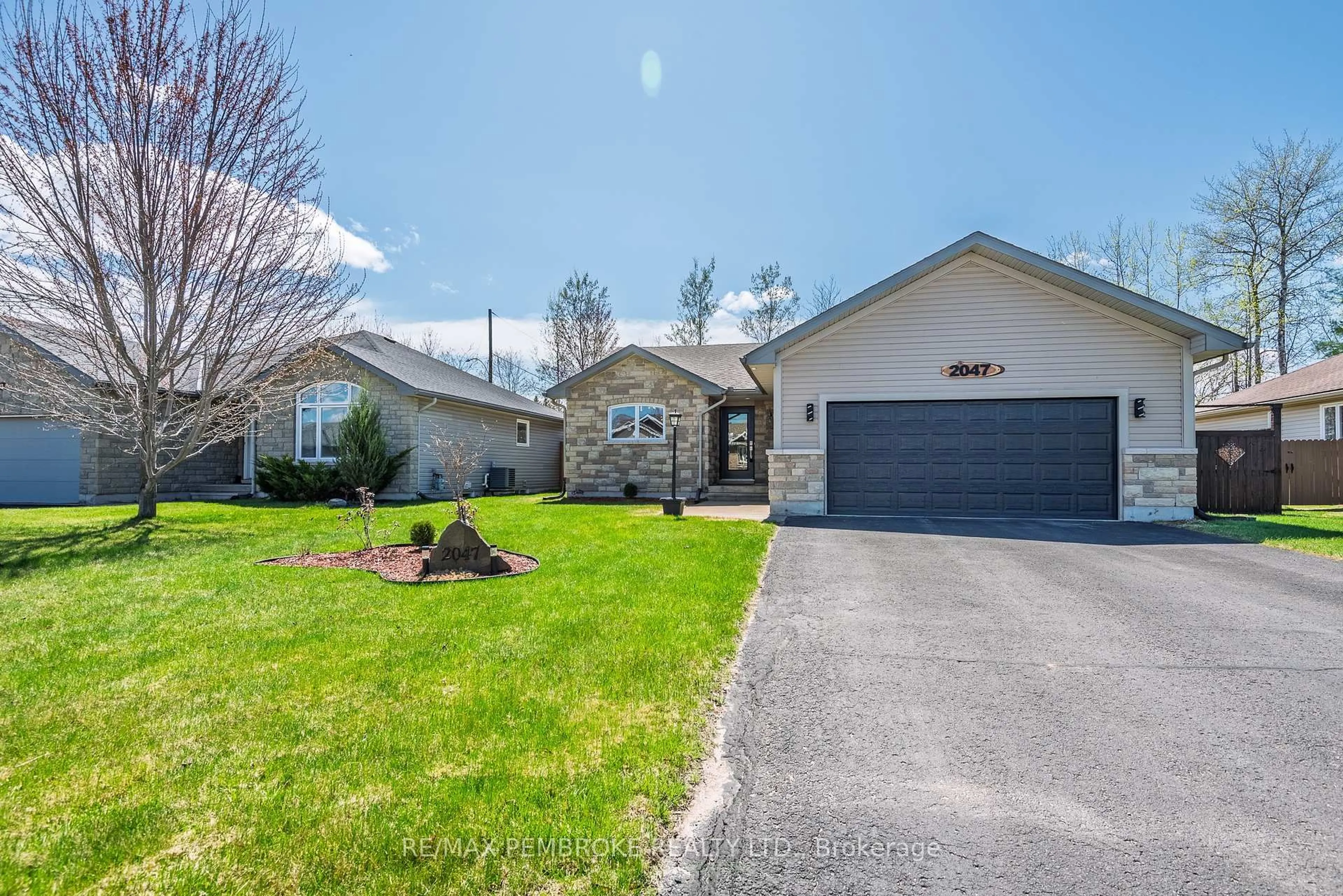 Unknown for 2047 Sandstone Cres, Petawawa Ontario K8H 0B2
