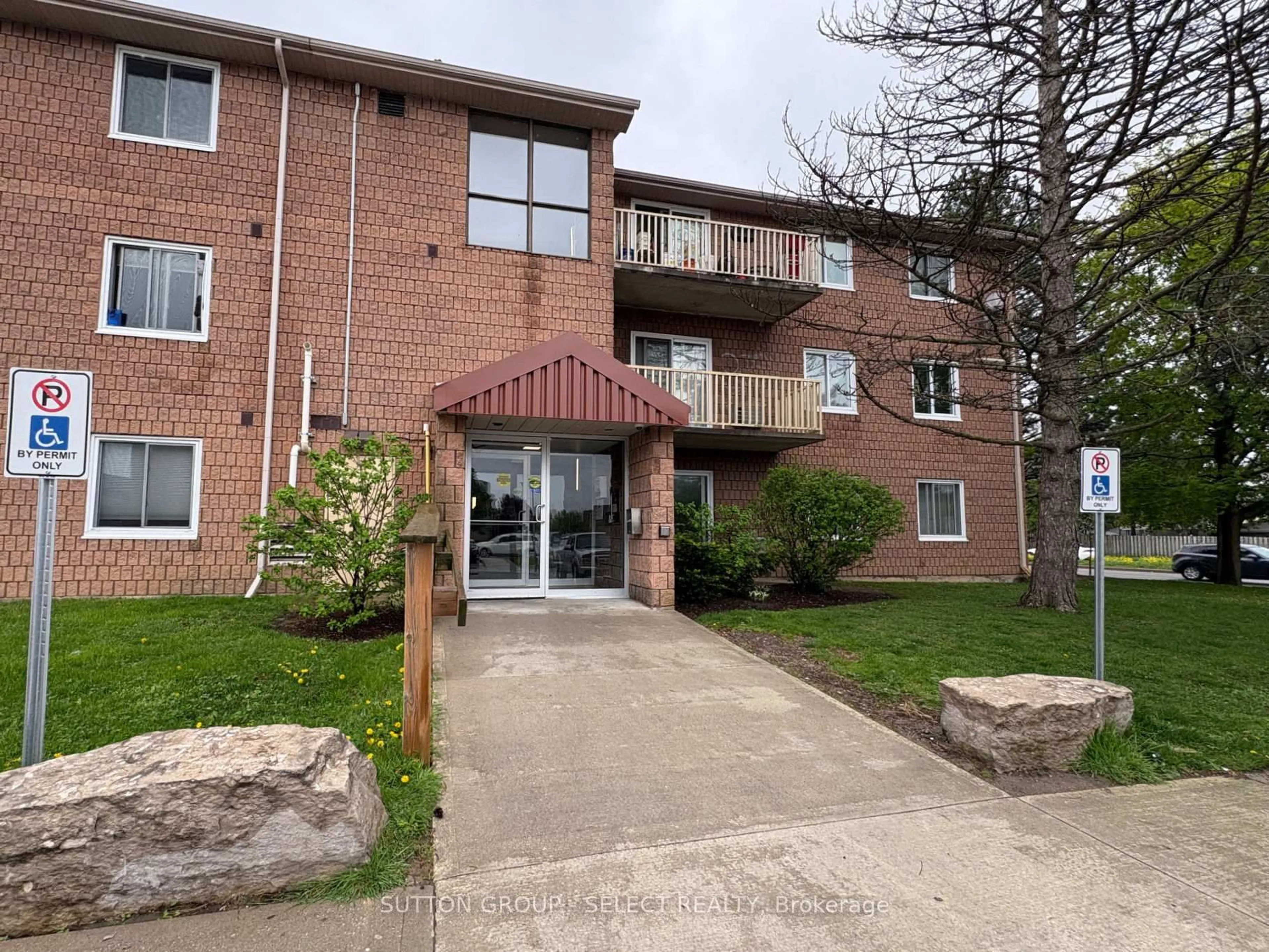 Indoor foyer for 1584 Ernest Ave #210, London South Ontario N6E 1X9