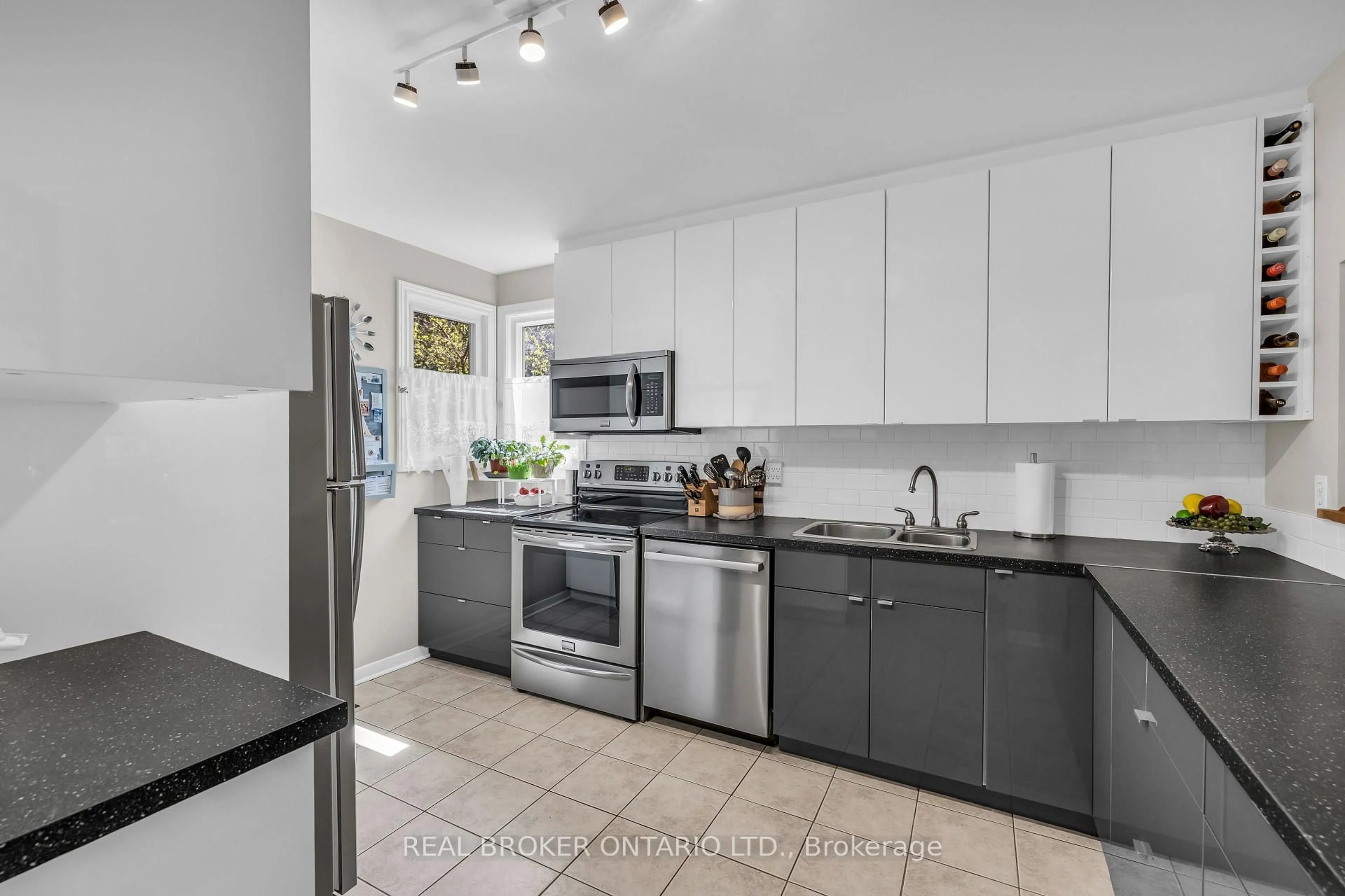 Open concept kitchen, ceramic/tile floor for 138 Mcclintock Way, Ottawa Ontario K2L 2A4