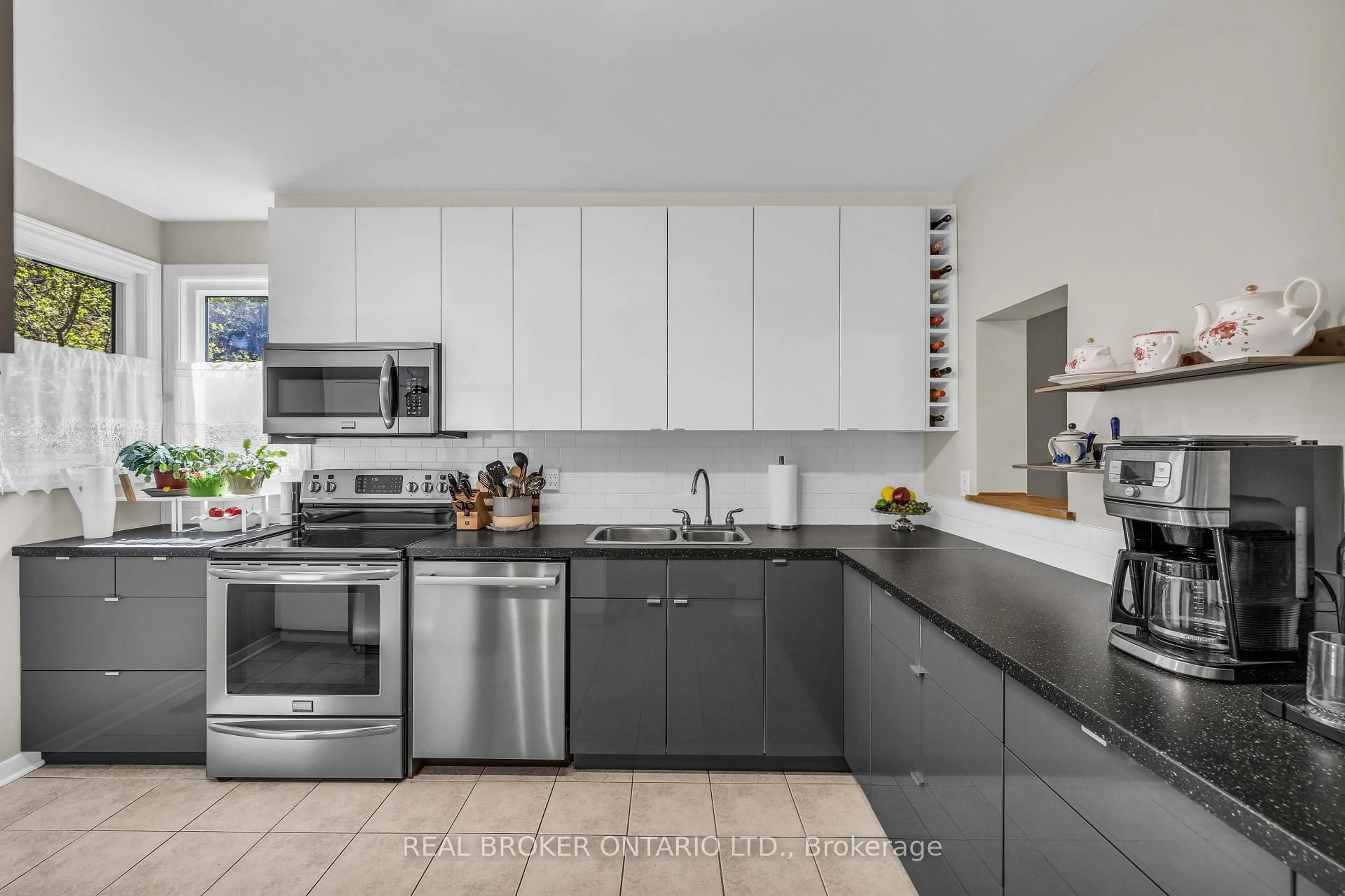 Open concept kitchen, ceramic/tile floor for 138 Mcclintock Way, Ottawa Ontario K2L 2A4
