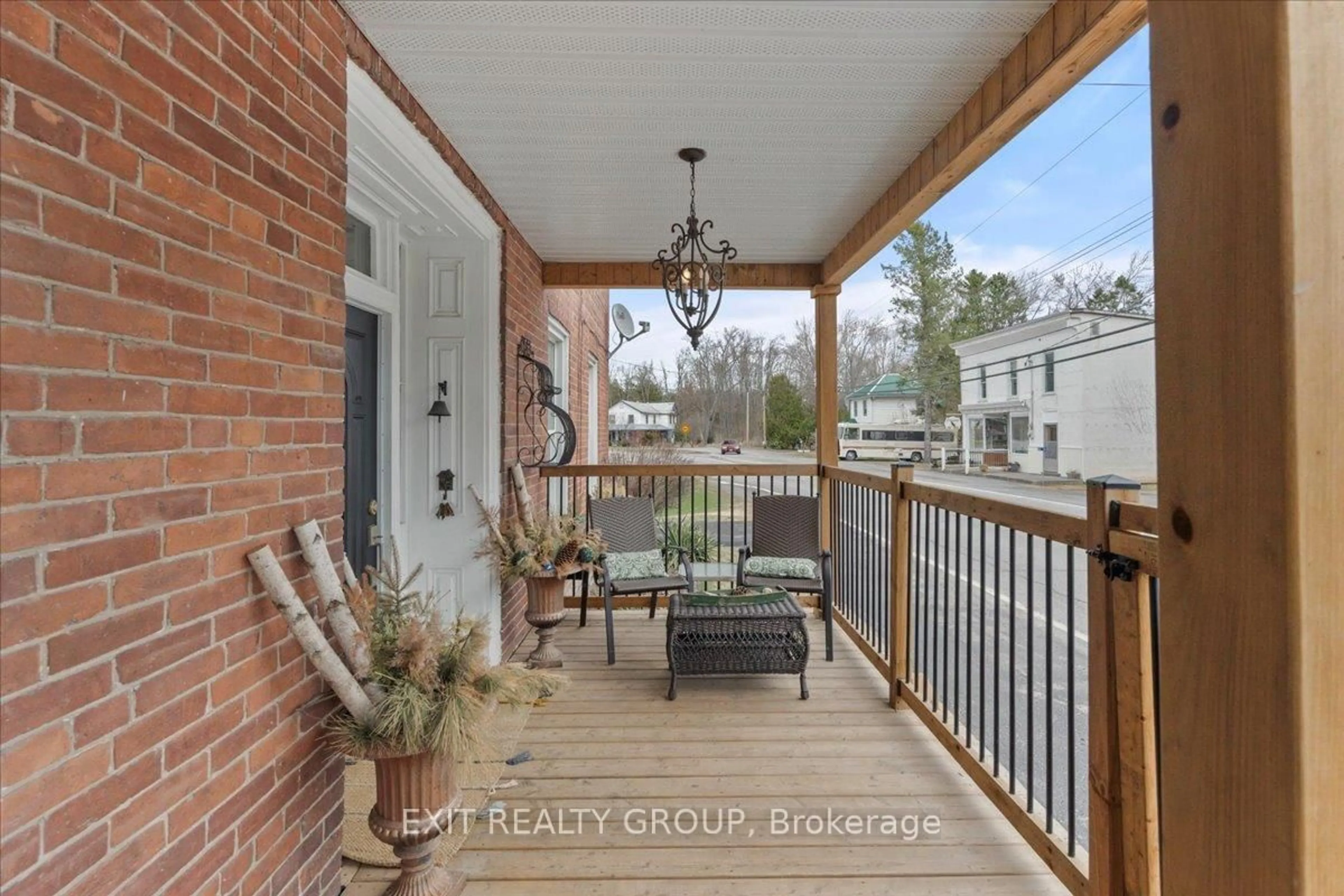 Indoor entryway for 105 Hoskin Rd, Belleville Ontario K0K 2V0