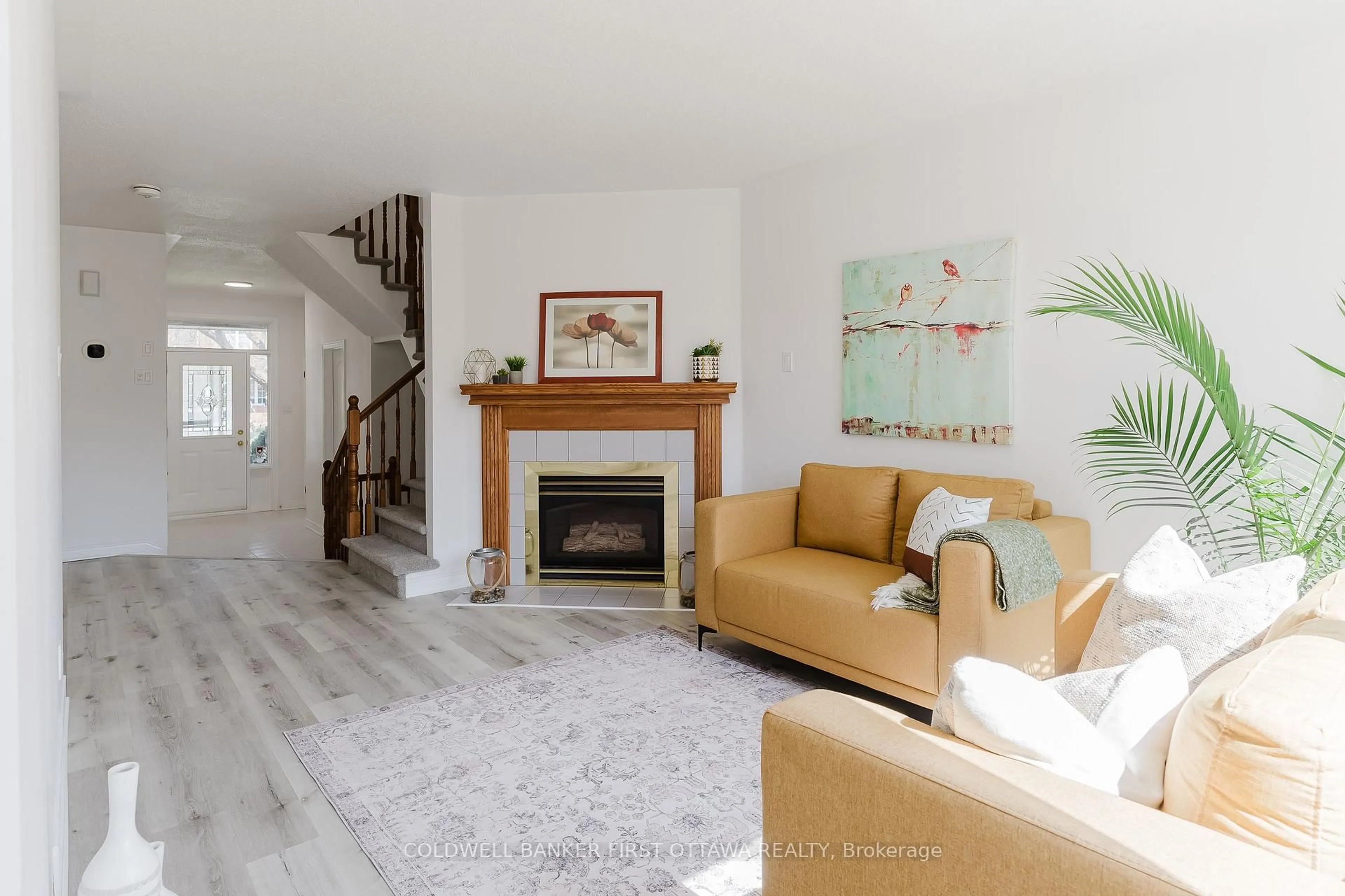 Living room with furniture, unknown for 204 Windhurst Dr, Ottawa Ontario K2G 6H9